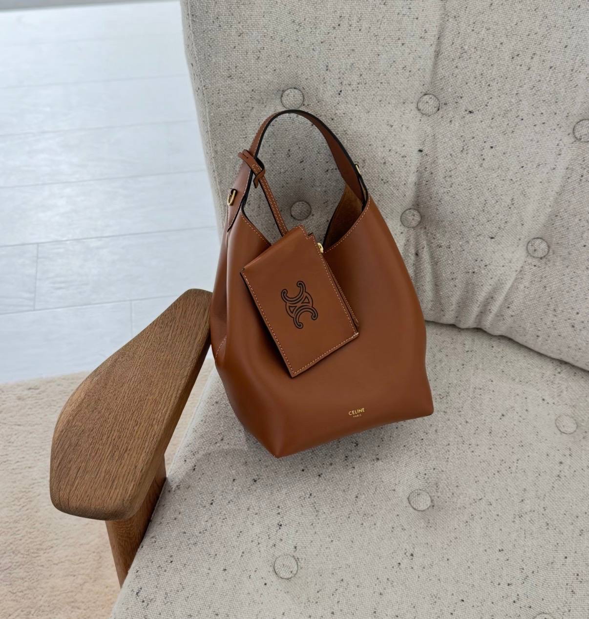 指定貨品優惠✨訂貨📮Celine hobo  Size 31x18x6cm 跟可調節肩帶