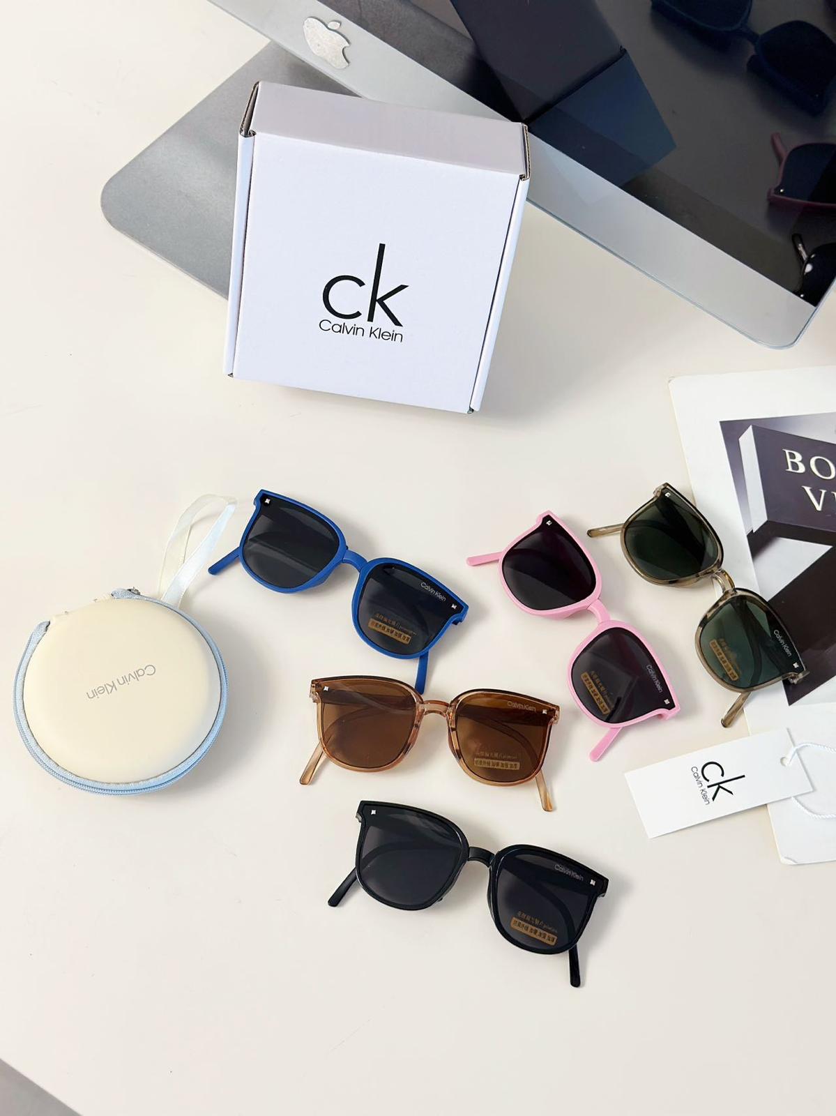 $55件。2件起$45件。廠單CK小童摺疊眼鏡