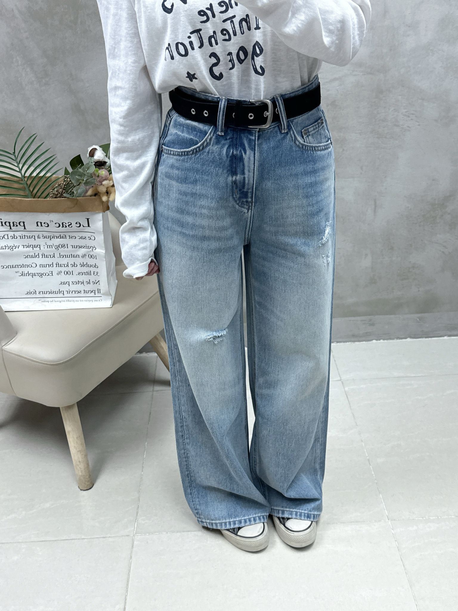 A10 扭結露膊英文字Top