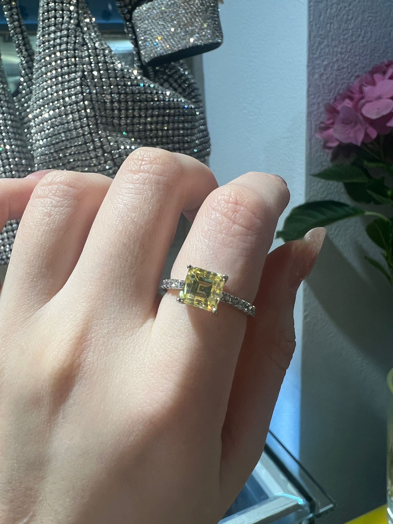 JRM086 1.5CT 莫桑石