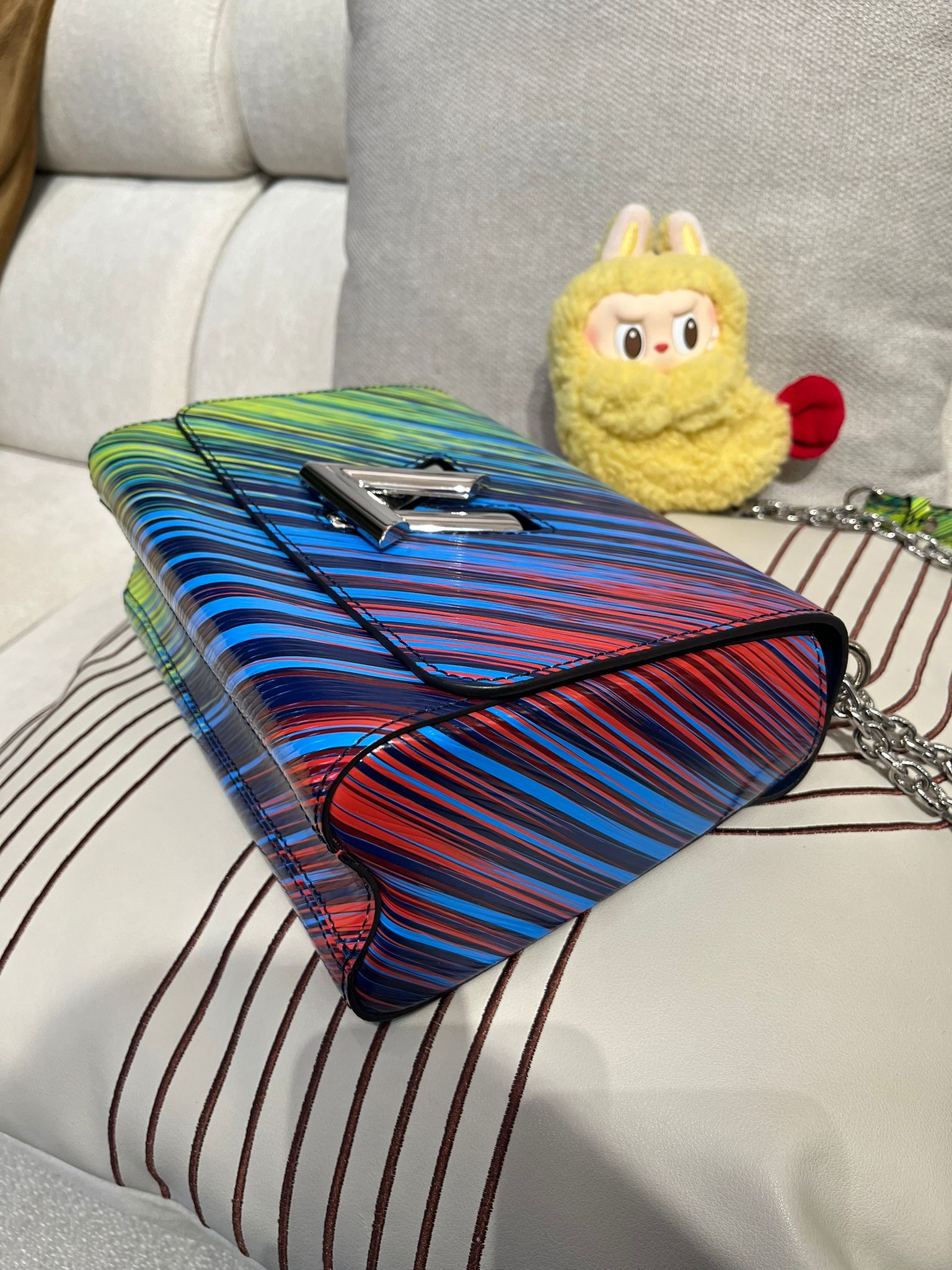 Lv twist mm epi leather 特別版 100%Authentic,95%new ✅mirror ✅dust bag ✨專門店售價$38,000📣 