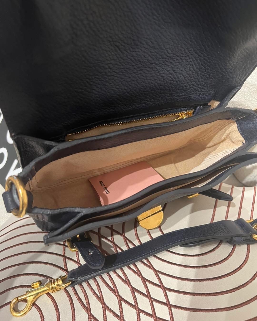 Miu Miu crossbody Bag  深藍色 100%Authentic, 95%New✅Dust bag