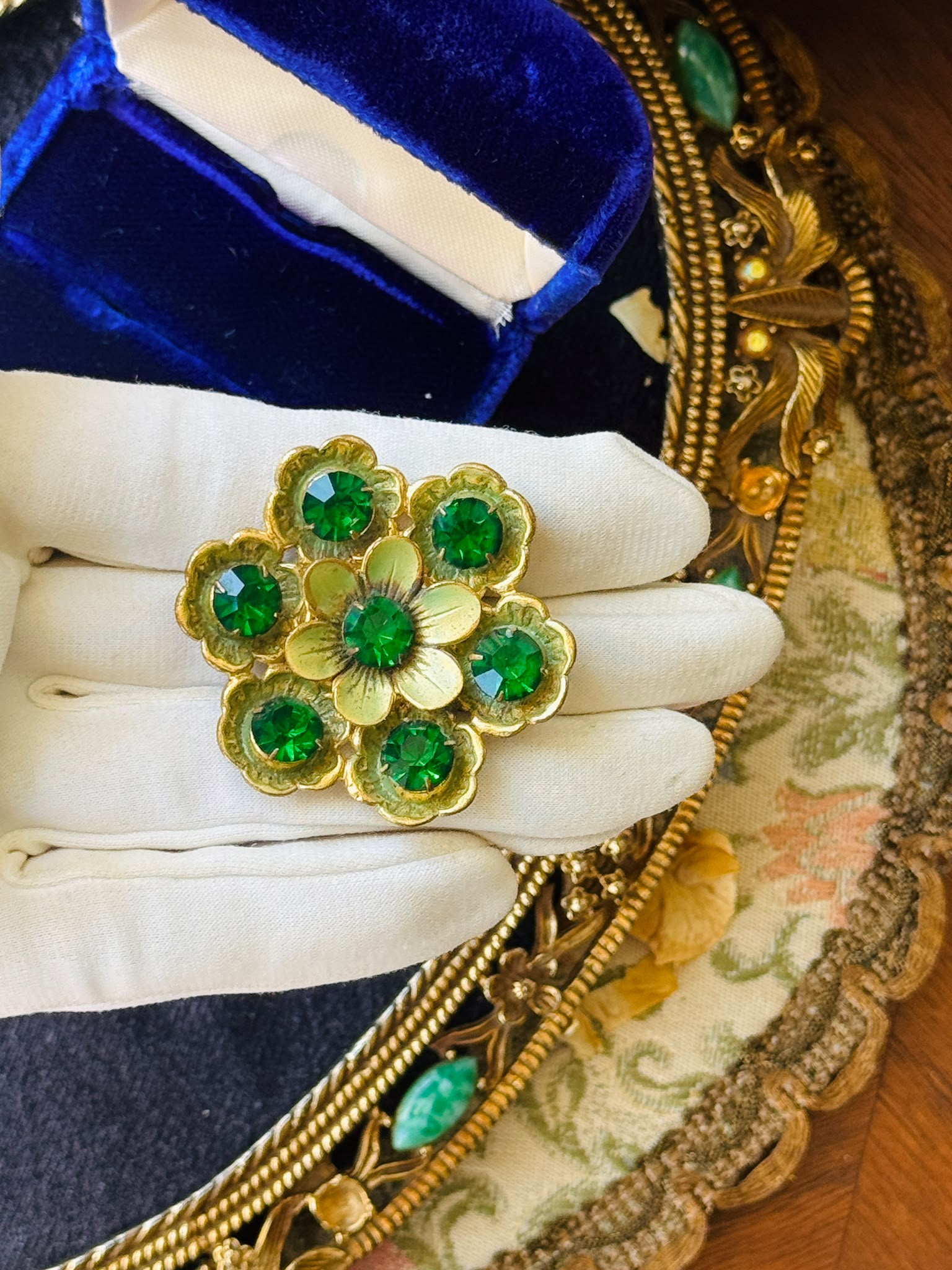 Vintage C.a. 1950s Czechoslovakian Hand-painted Green Floral Brooch (NZ125)