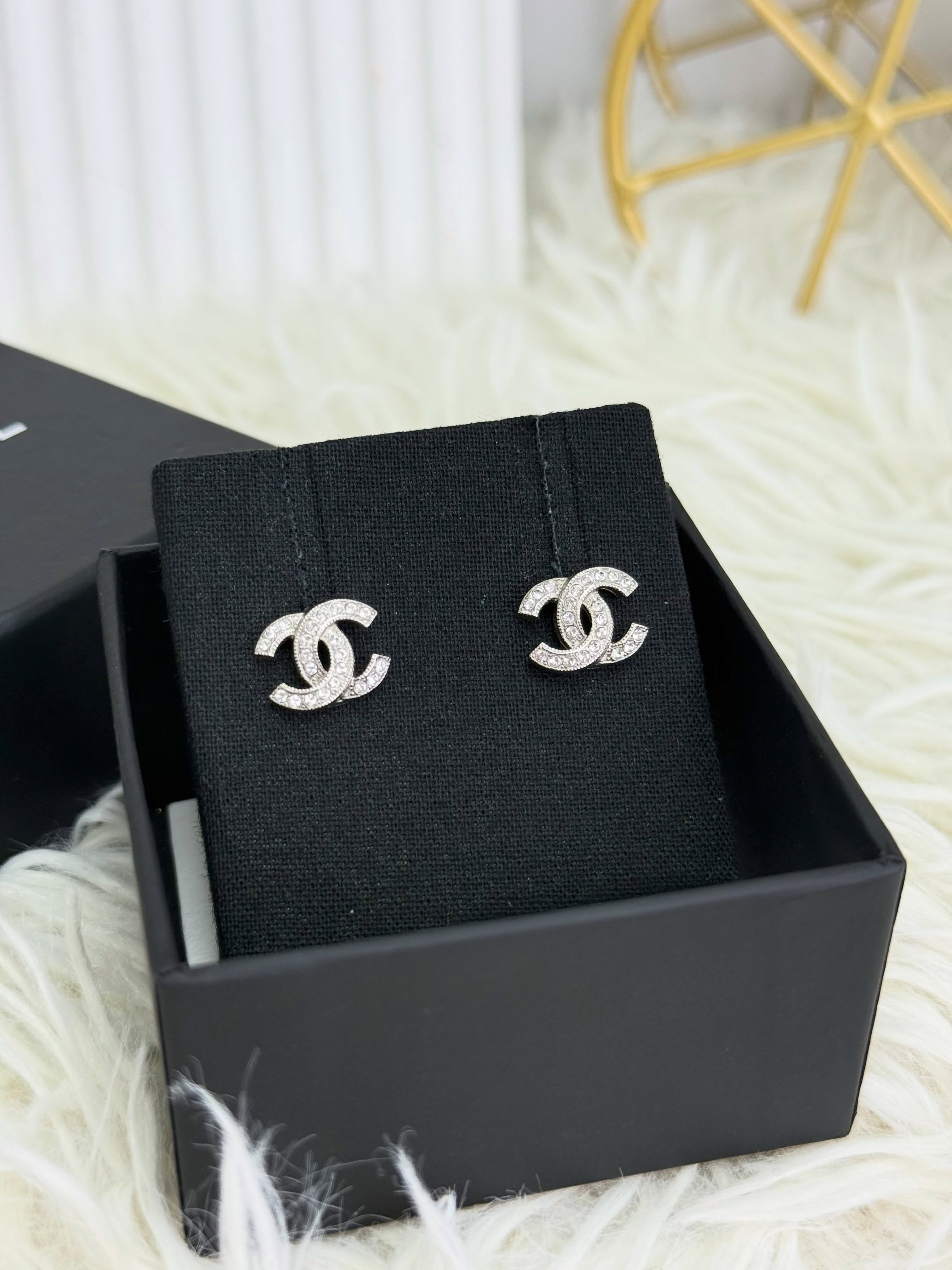 Chanel👜 PRE OWNED 💎雙c耳環🤍有盒 有塵袋  配件 -塵袋、盒🫶🏻