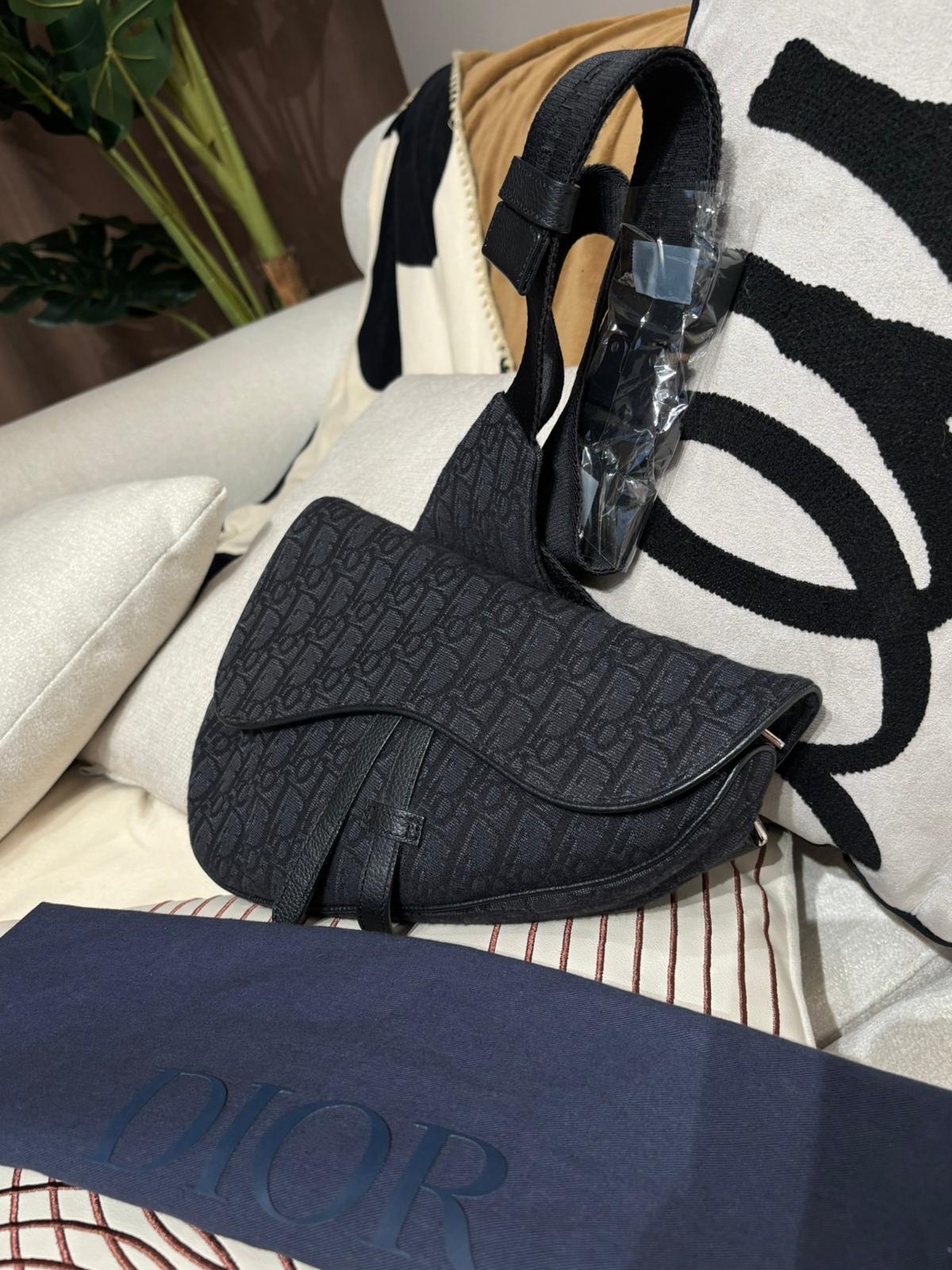 Dior Oblique Saddle Bag Medium 100%Authentic, 98%New ✅Booklet✅Dust bag 