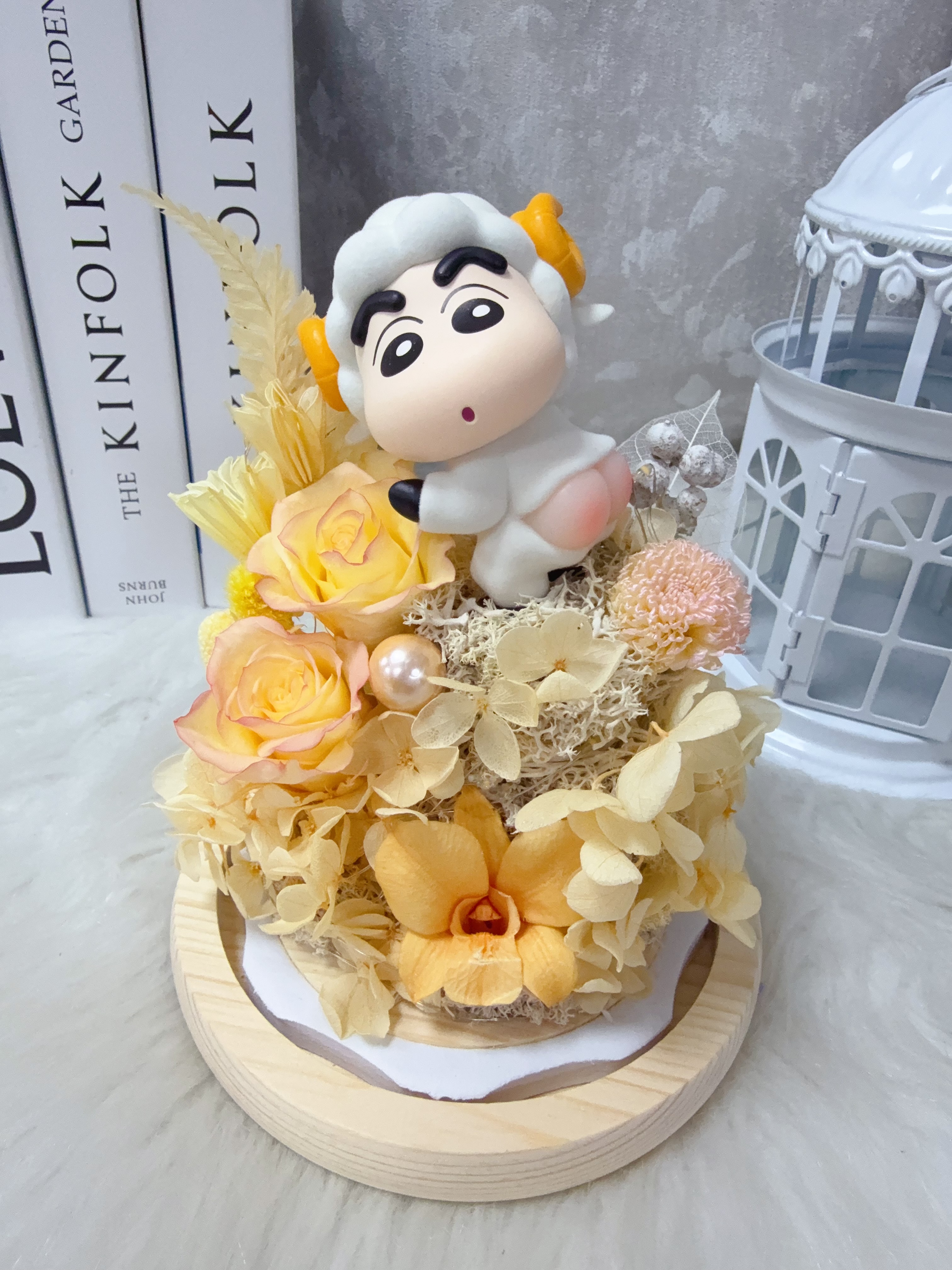 羊咩咩小新屁屁橙色永生花玻璃罩