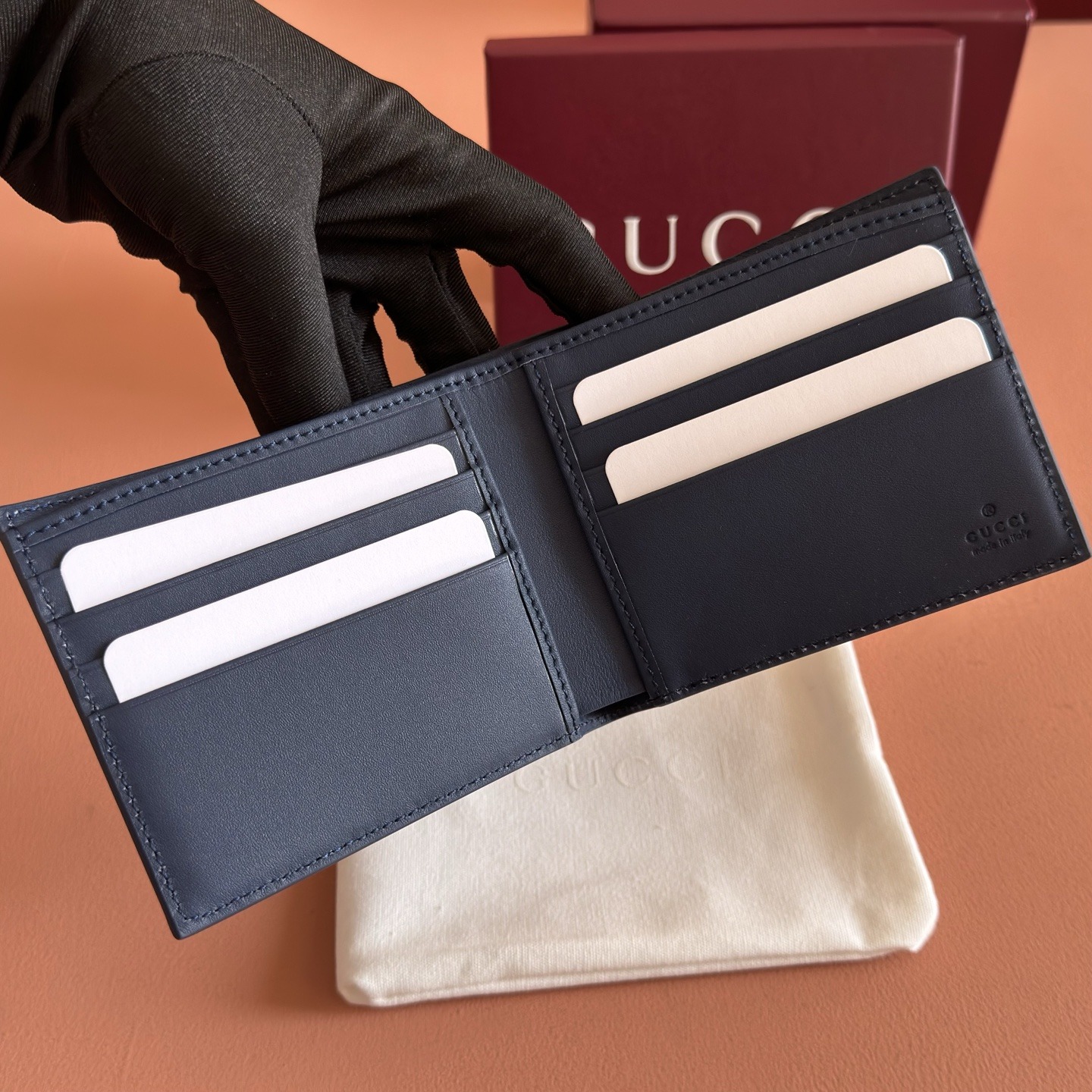 【原單】GUCCI 新年系列互扣式G馬鐙印花雙折銀包