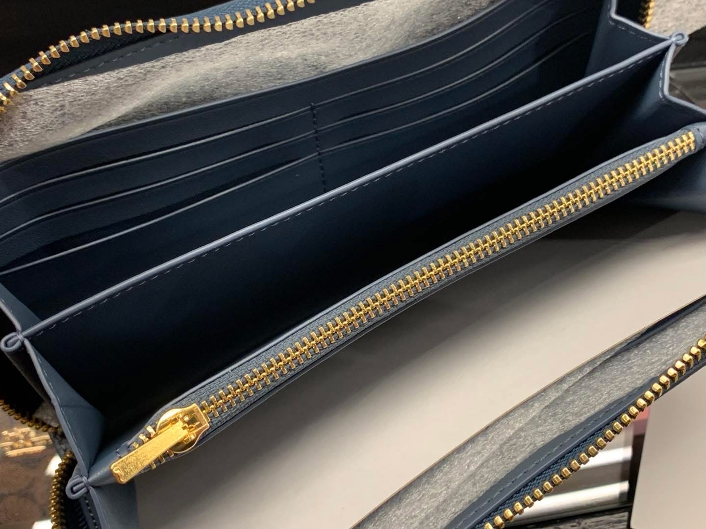 ✈️🇨🇦🇺🇸襟磨嘅牛仔布Coach outlet Zip Around Pattern C 長銀包現貨💙🤗