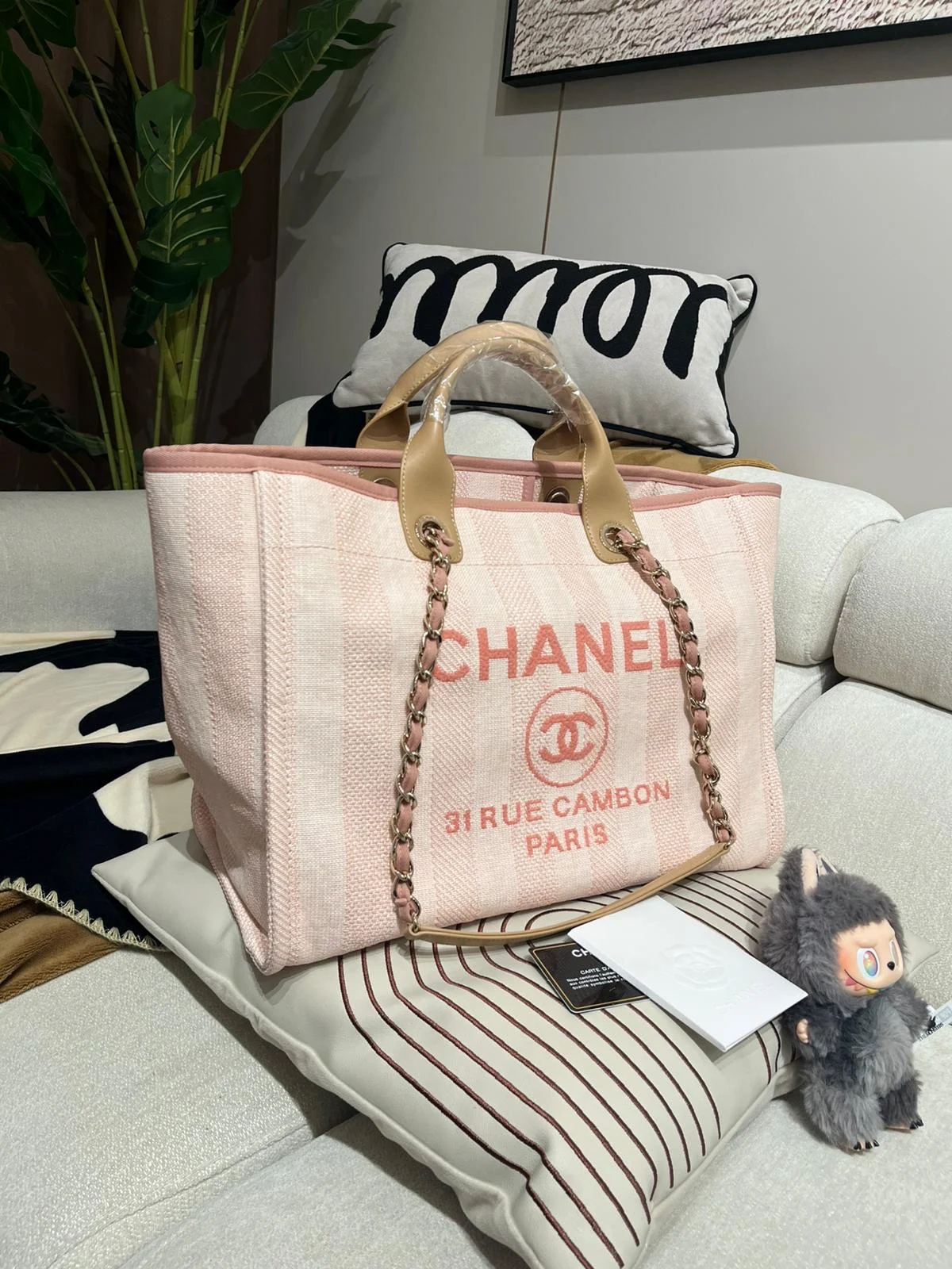 Chanel deauville tote bag with handle 100%Authentic,98%new ✅專門店收據✅29 card✅dust bag