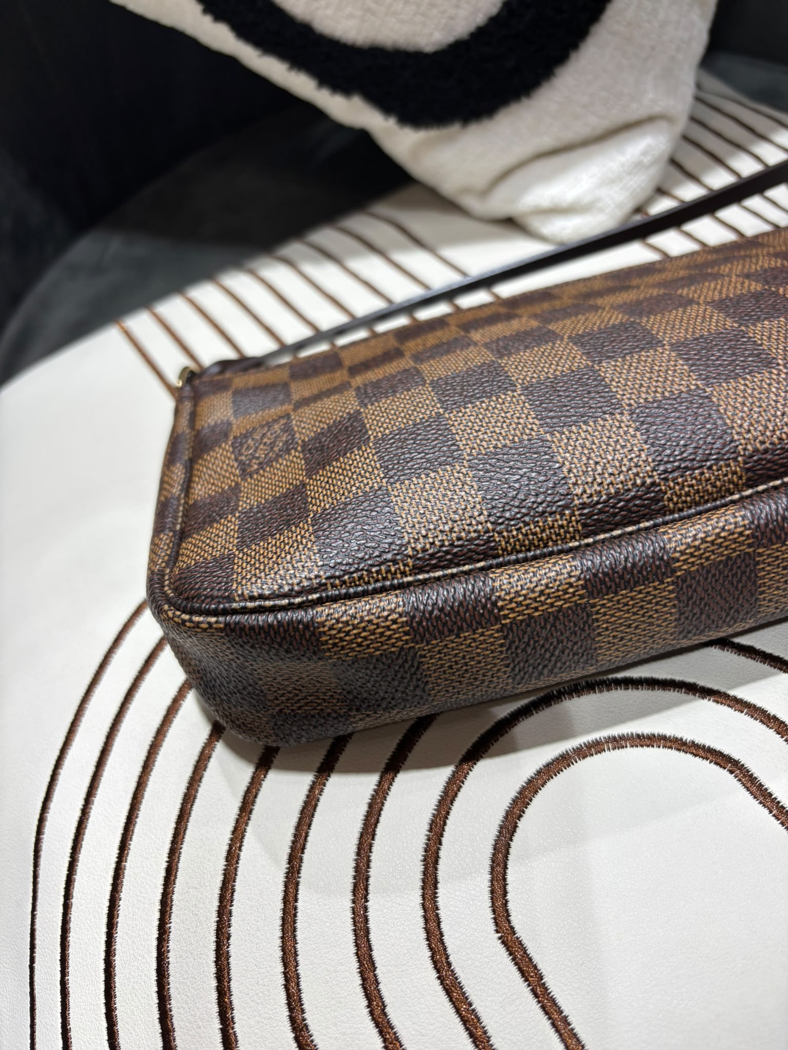 未使用品 LV Pochette Monogram 100%Authentic, unused 未使用品