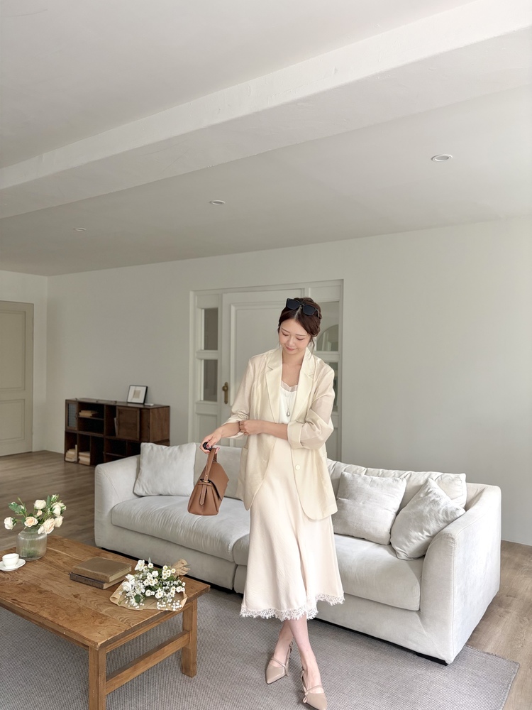 The Fine Silky Blazer (Ivory)