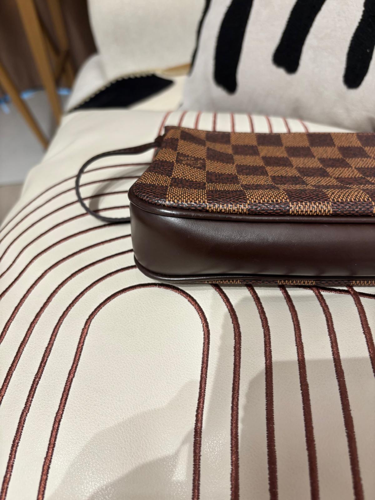 Lv pochette Hobo Bag 100%Authentic, 95%new