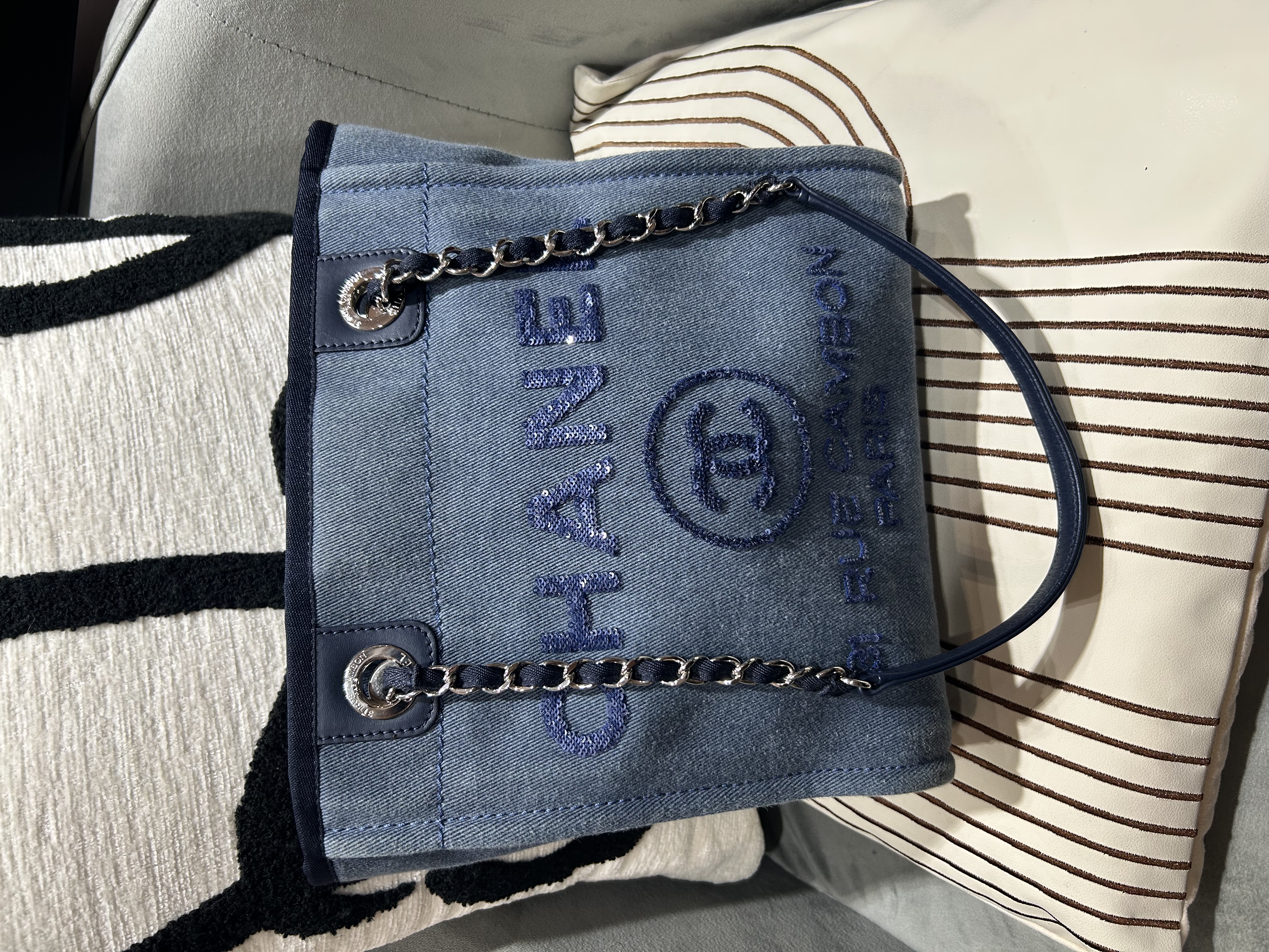 Chanel Denim Deauville Tote Bag Small 100%Authentic, 95%New ✅23Card✅Dust bag