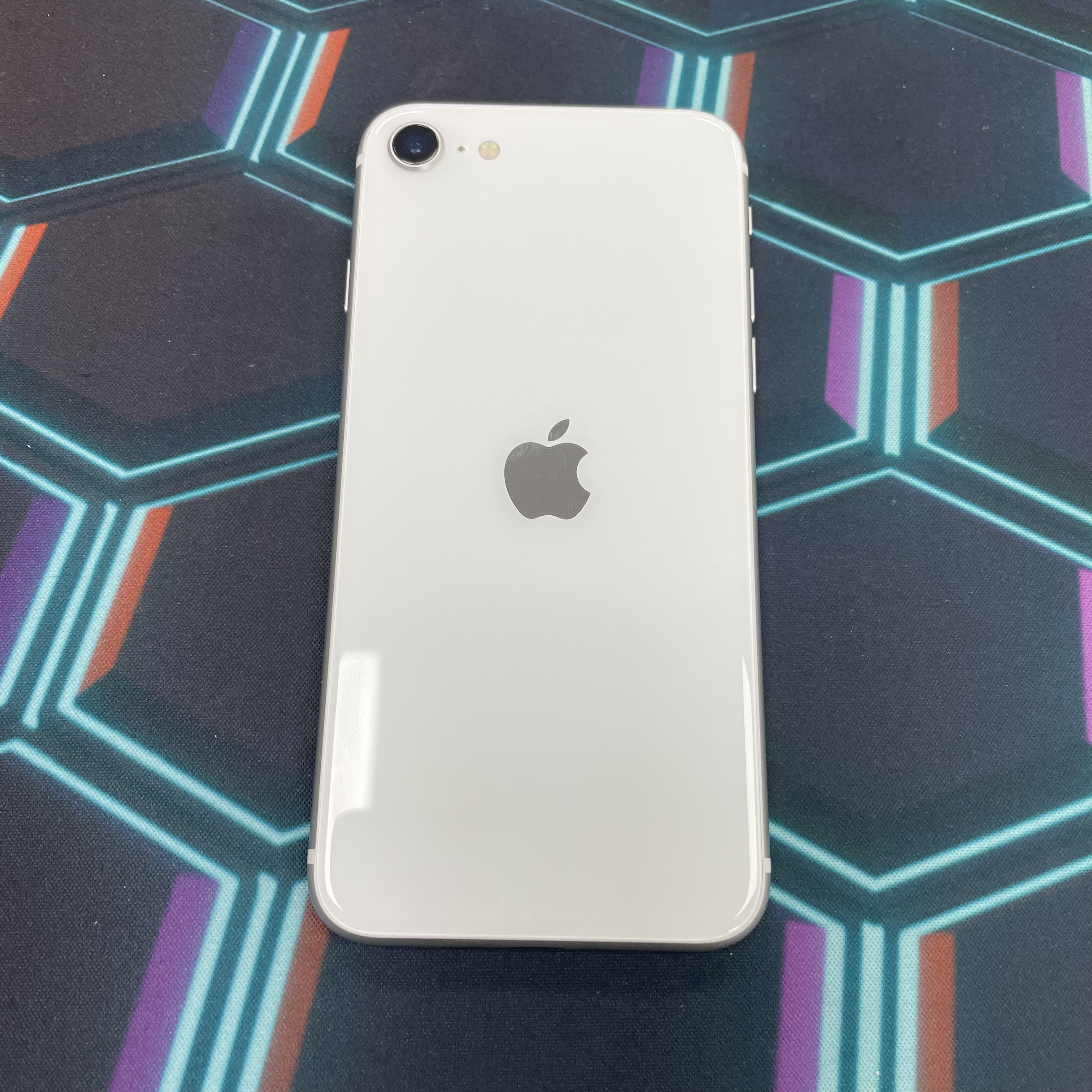 *7055 SE 2 勁靚機 128GB 電85 白色 white