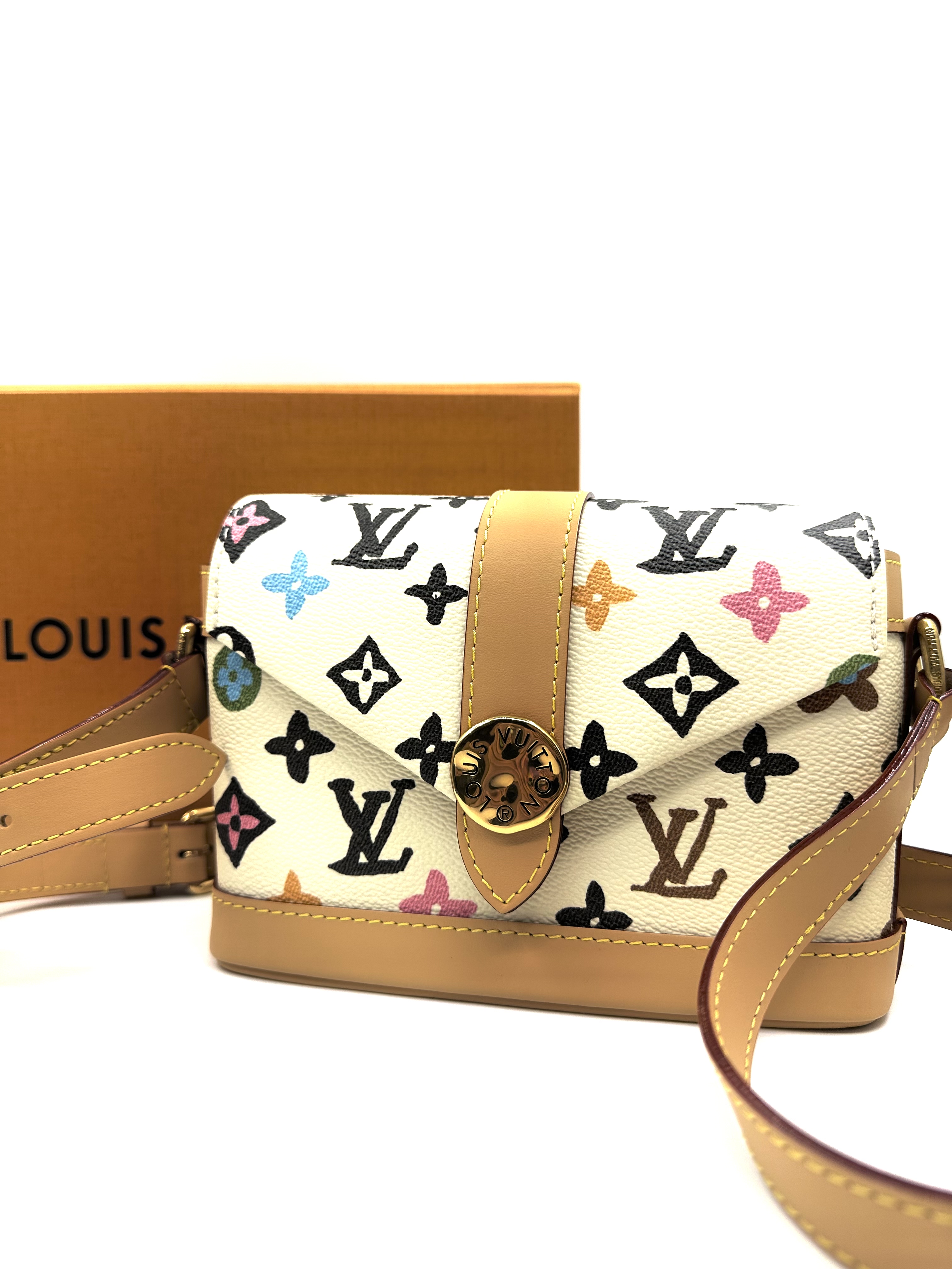 Pre-owned LV Envelope Wearable Handbag/ Product Code: 2492001