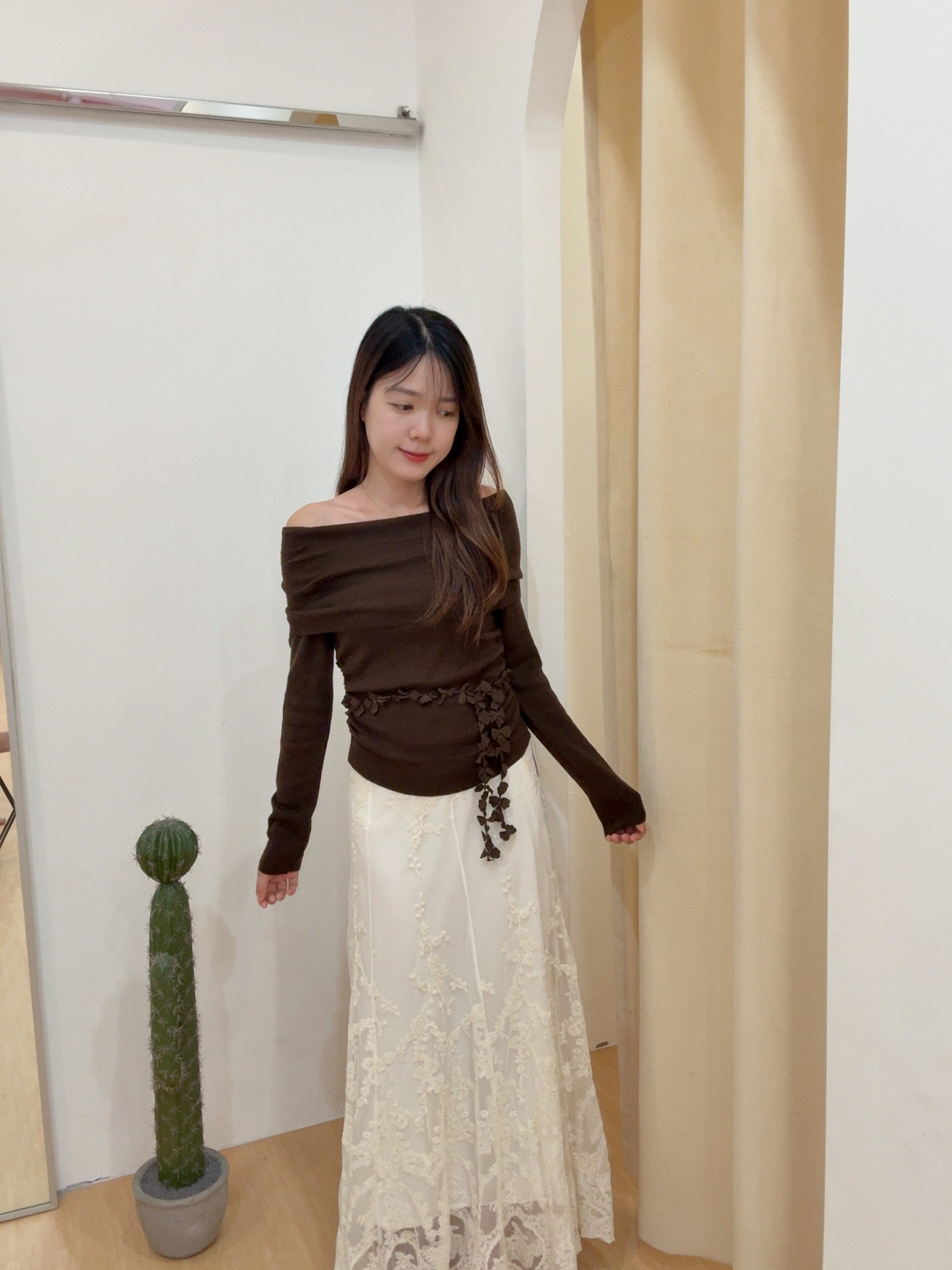 气质一字肩针织长袖上衣 （配花朵飘带）R2914