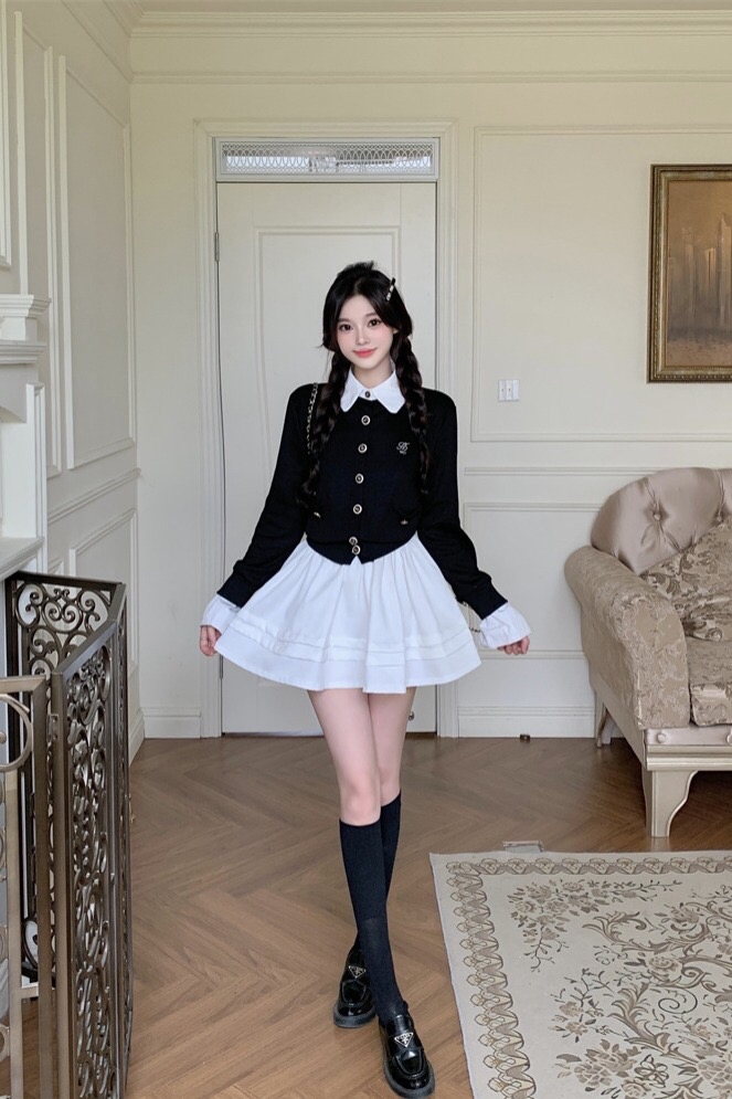 B186(19015) 韩系高级感学院风拼接白翻领与袖边黑上衣与白A字短裙套装