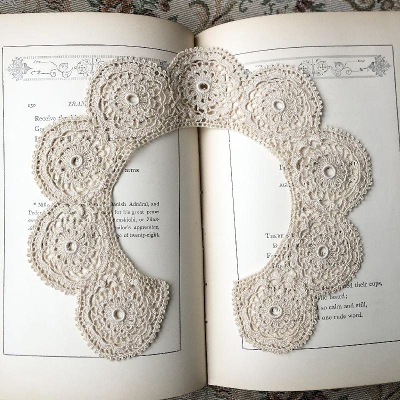 Vintage Mid-century Hand-Crochet Beige Tone Adorable Floral Dress Collar (MT150-14)