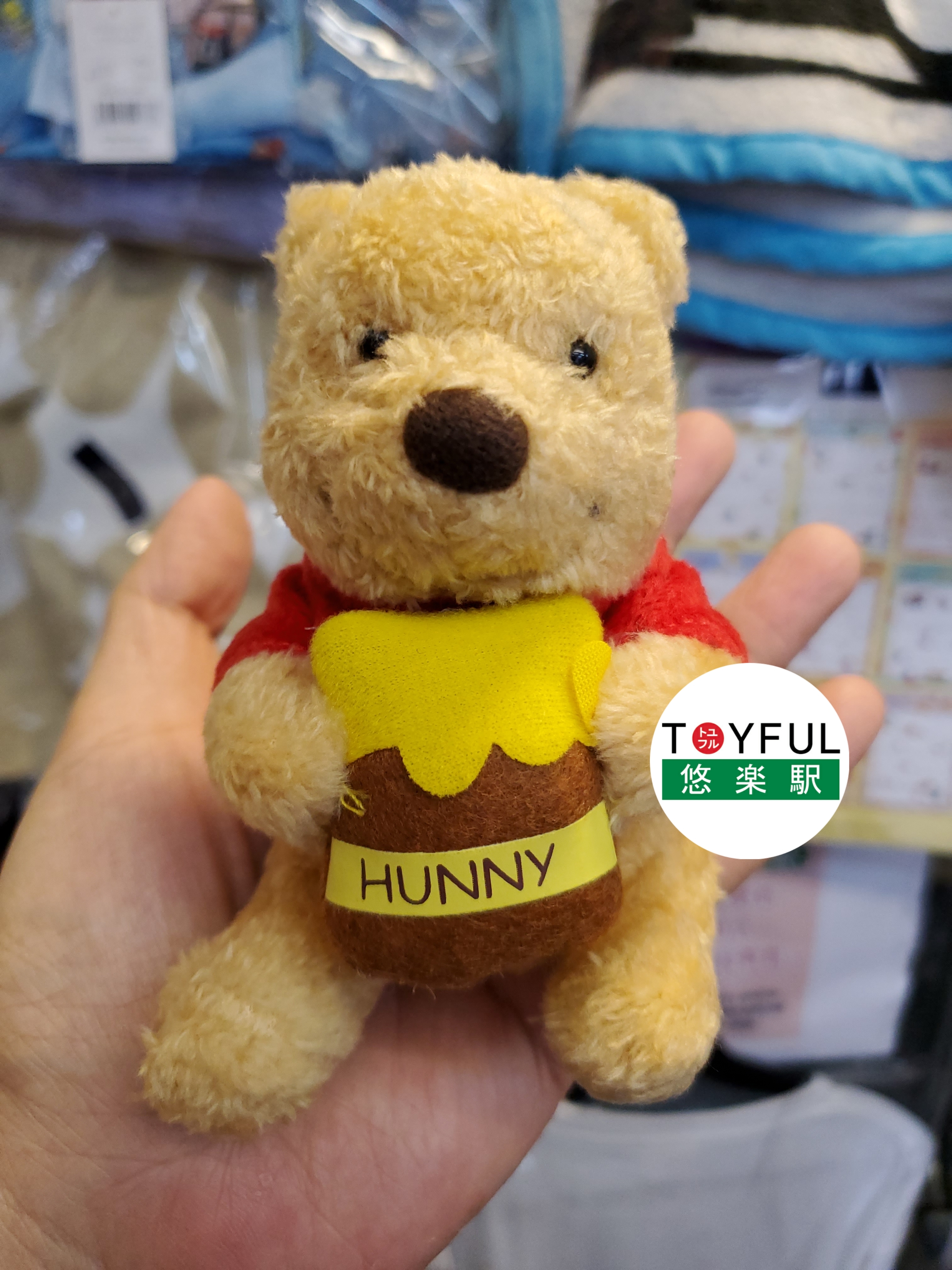 [現貨] [日本場館限定] 小熊維尼蜜蜂鼻毛公仔吊飾 {TF234594}