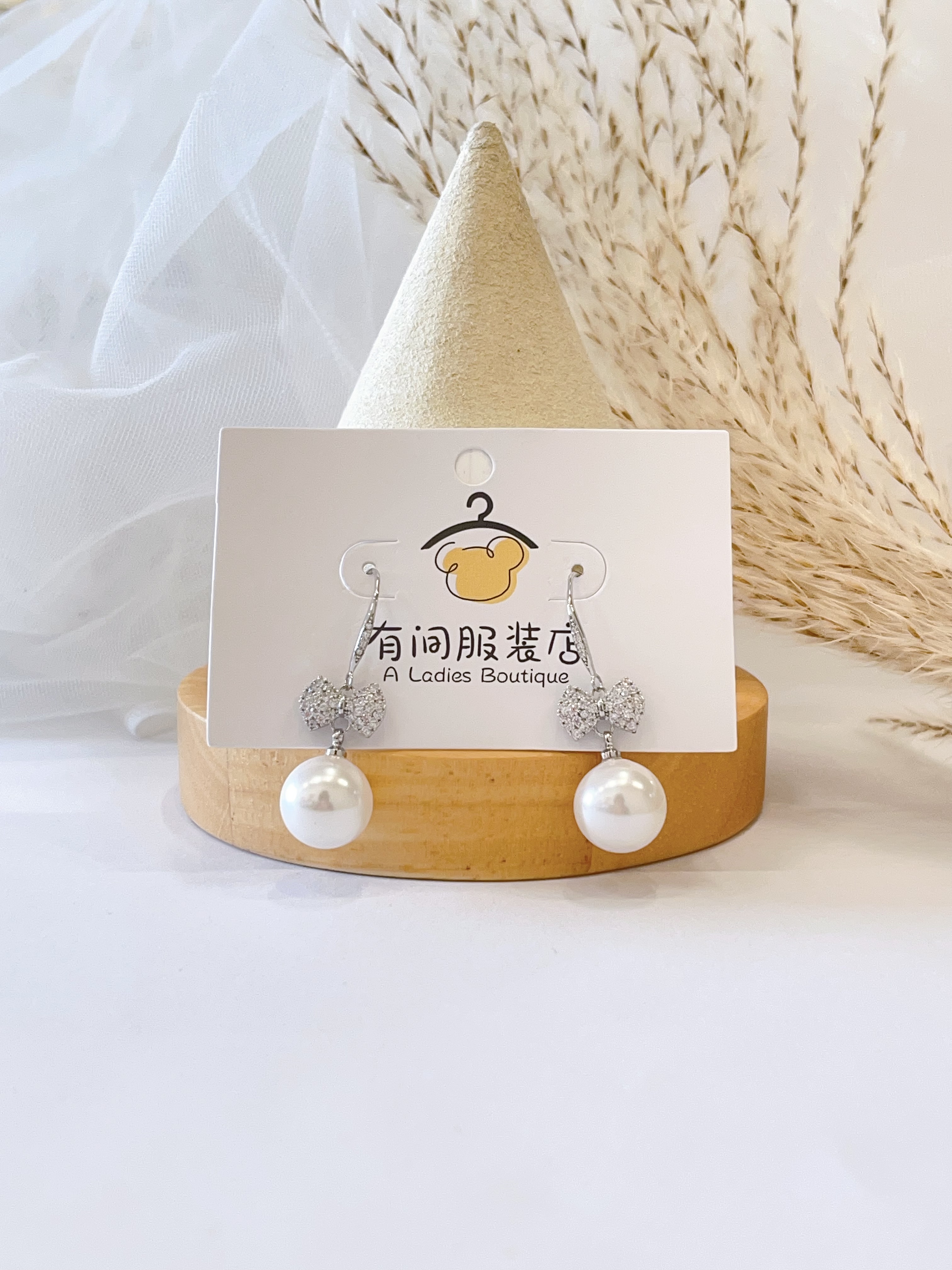 甜美镶钻蝴蝶结珍珠耳环