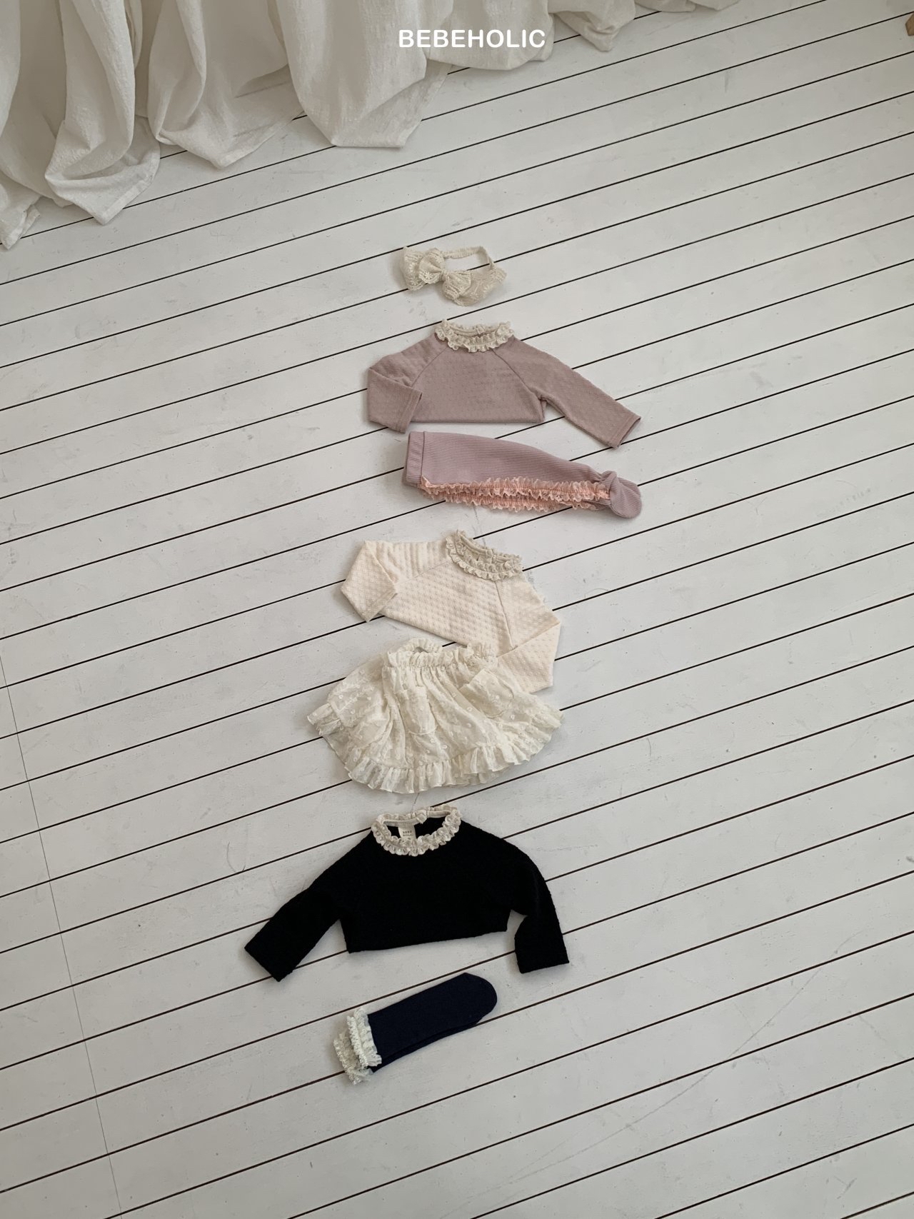 🌸預訂 韓國直送🌸🇰🇷BEBEHOLIC三色提花蕾絲花邊領長袖上衣