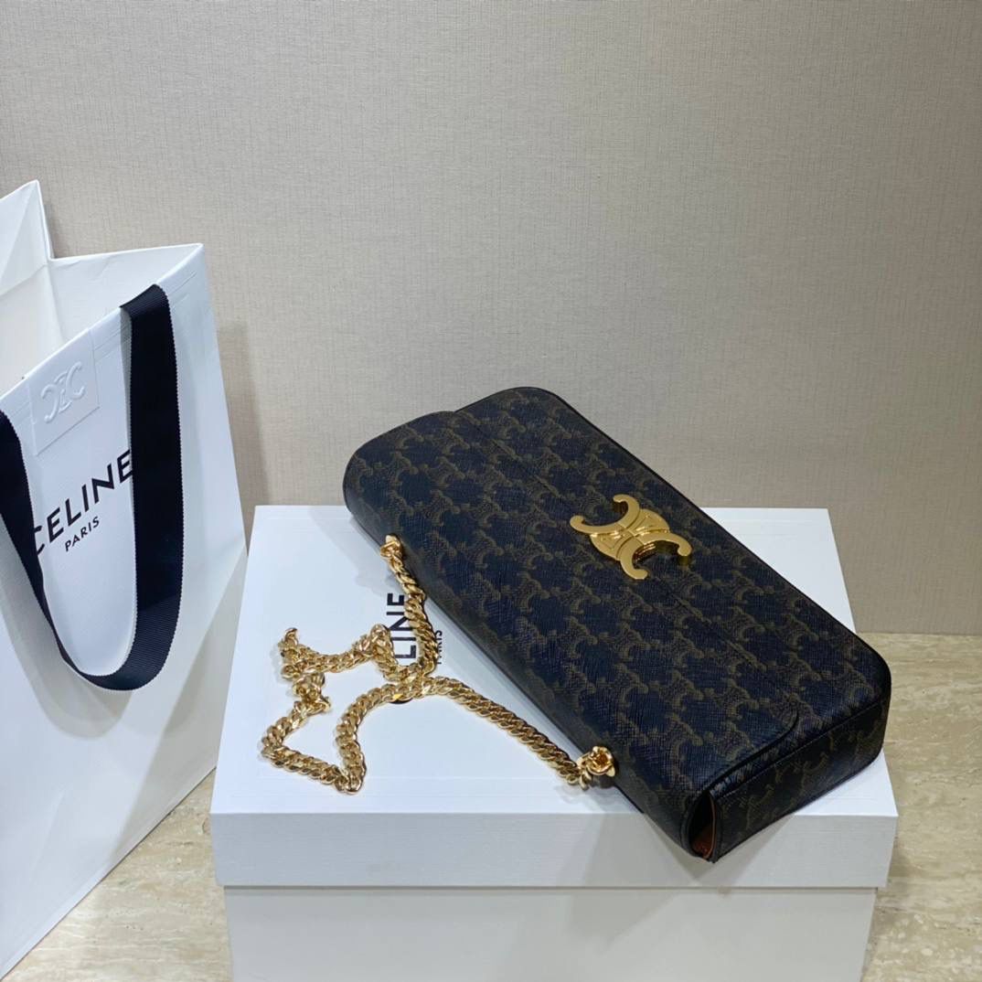 🔥大货实拍图 𝗖𝗘𝗟𝗜𝗡𝗘♥标志印花链条包 型号：197412 尺寸：33*13*5cm