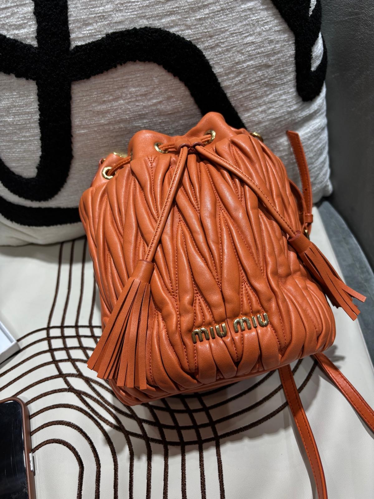 Miu Miu Matelassé Bandoliera bag model 5BE014,2019年 100%Authentic, 98%New ✅證書✅Dust bag