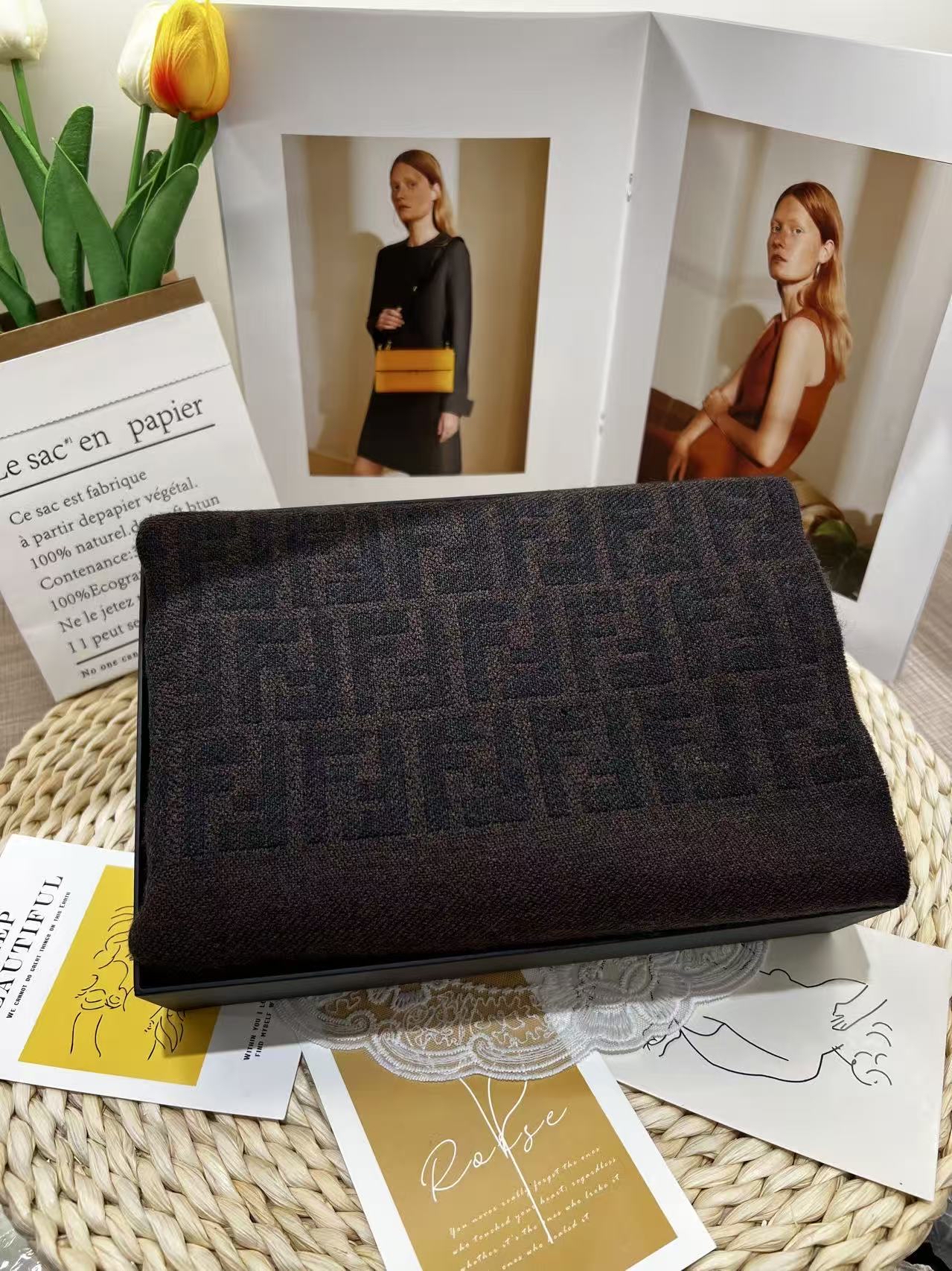 Fendi 100%羊毛圍巾（義大利產地）