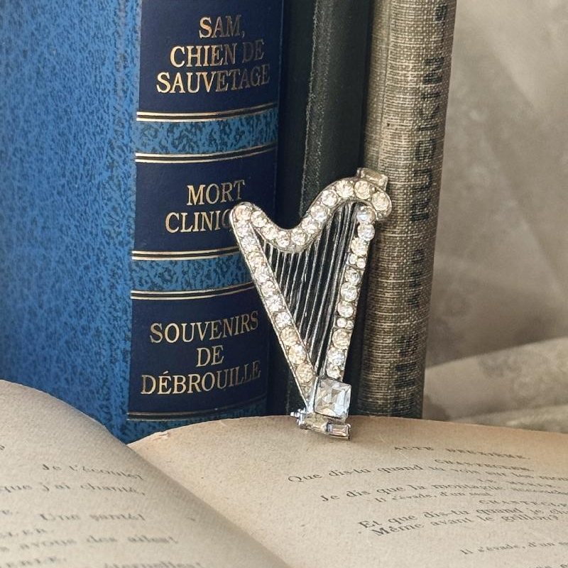 Vintage Sparkling Rhinestone Harp Brooch (MT2472)