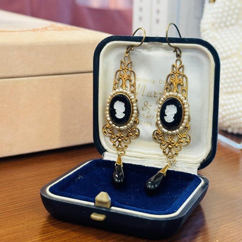 Vintage Recomposed Czech Glass Cameo with Black Dangling Glass Hook Earrings (MT2279)