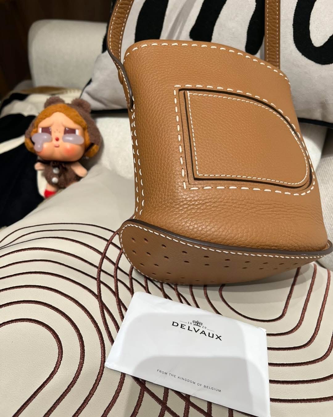 Delvaux pin daily Surpiqué Taurillon Soft 100%Authentic,98%new  ✅證書✅dust bag✅盒 ✨專門店售價 $2 萬幾  