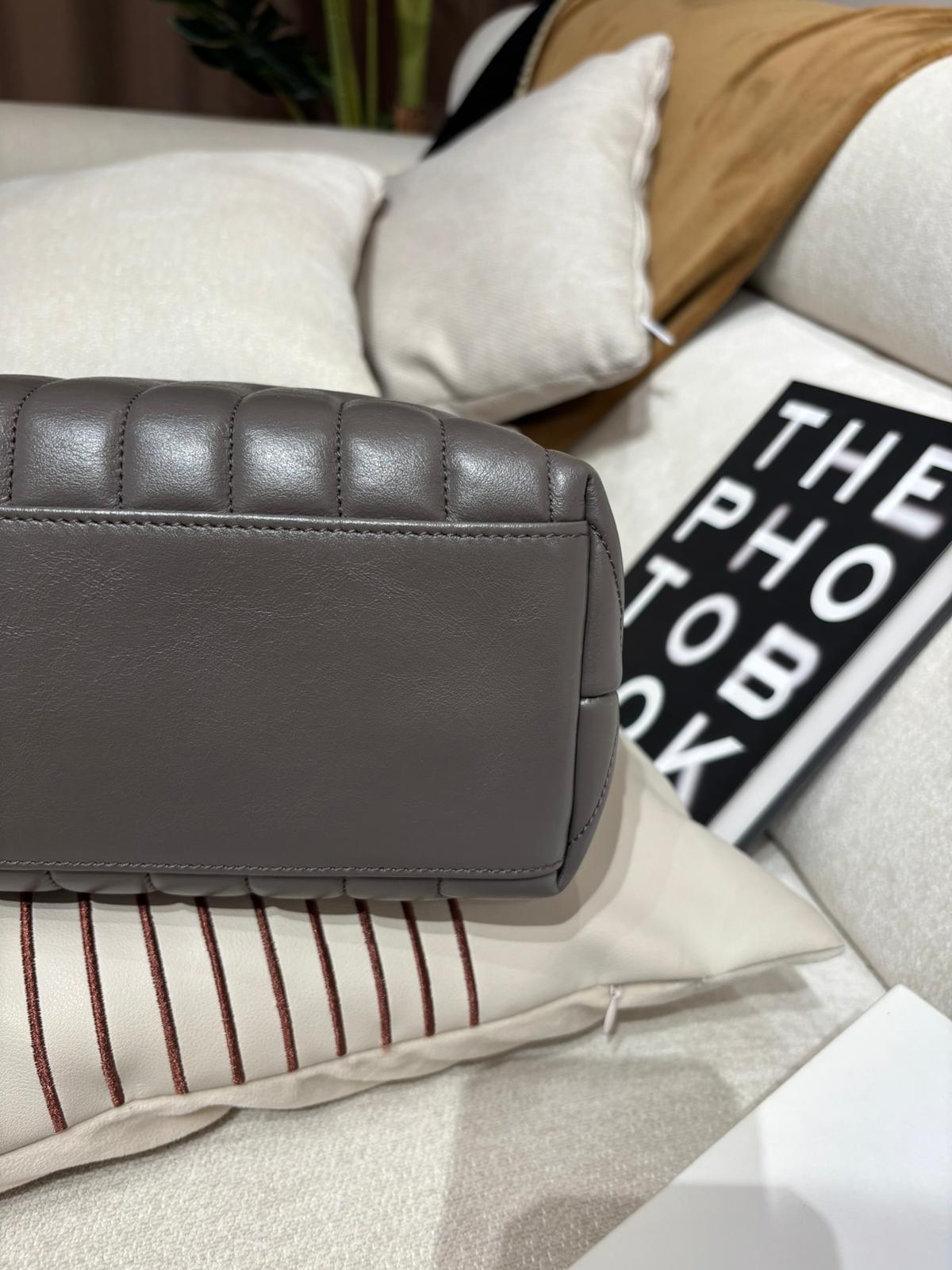 YSL Saint Laurent Loulou Grey Calfskin Chain Shoulder Bag  100%Authentic ,98%new  ✅ certificate card✅dust bag