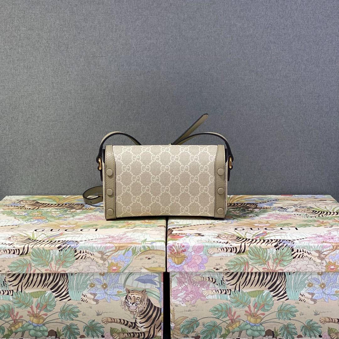 ▪大货实拍 𝐆𝐮𝐜𝐜𝐢 𝐁𝐞𝐢𝐠𝐞 𝐖𝐡𝐢𝐭𝐞燕麦色 型号：699296 尺寸：18*12*5cm