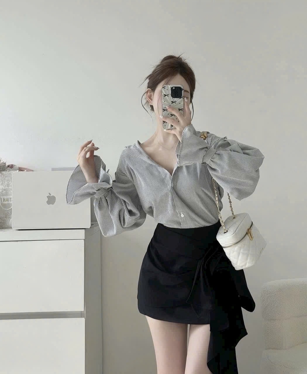条纹衬衫搭配高腰裤裙两件套