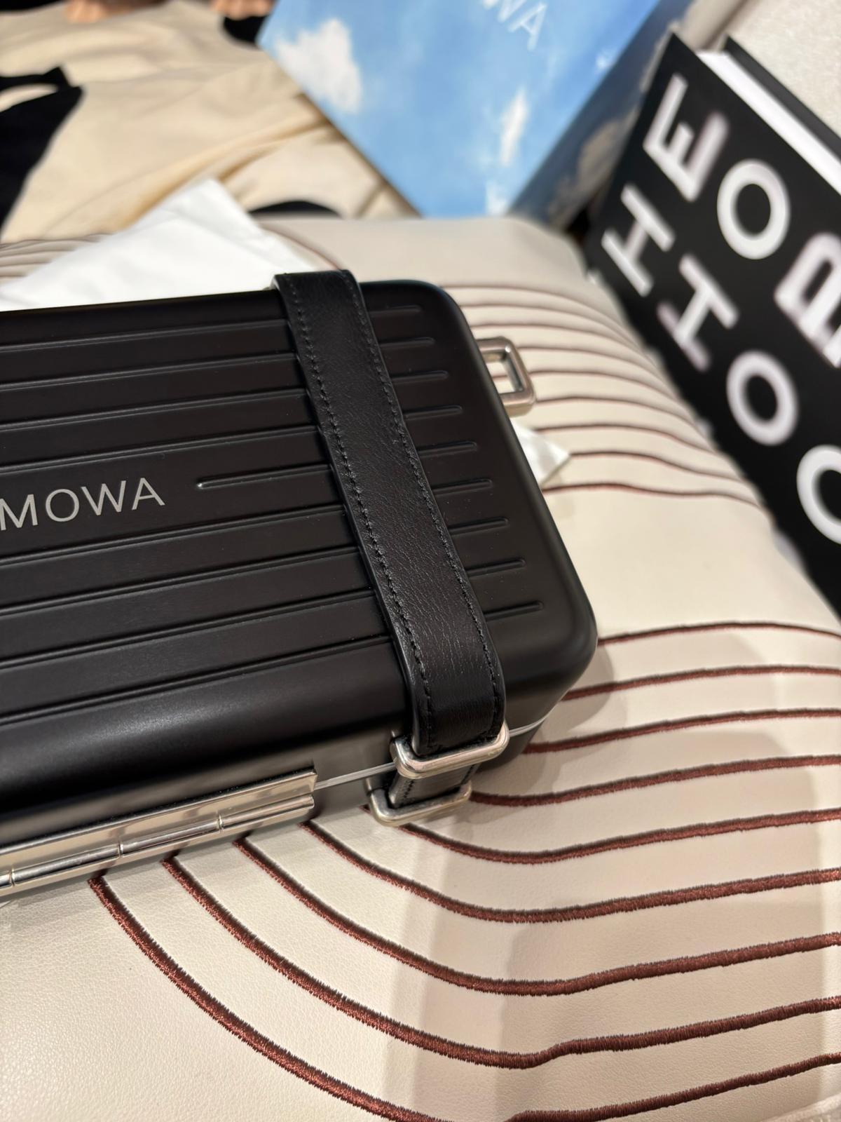 Dior x rimowa personal clutch on strap 100%Authentic ,98%new ✅tap card ✅strap✅dust bag ✅box