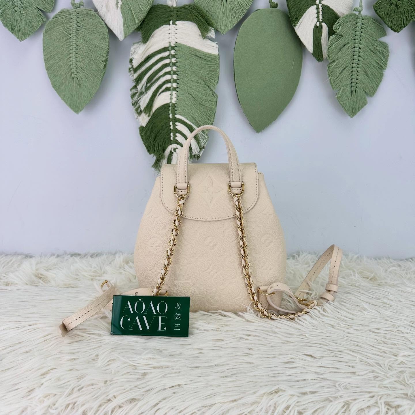 LV 🤍PRE OWNED BACKUP 奶油色真皮壓紋背包 晶片款 2025年❤️