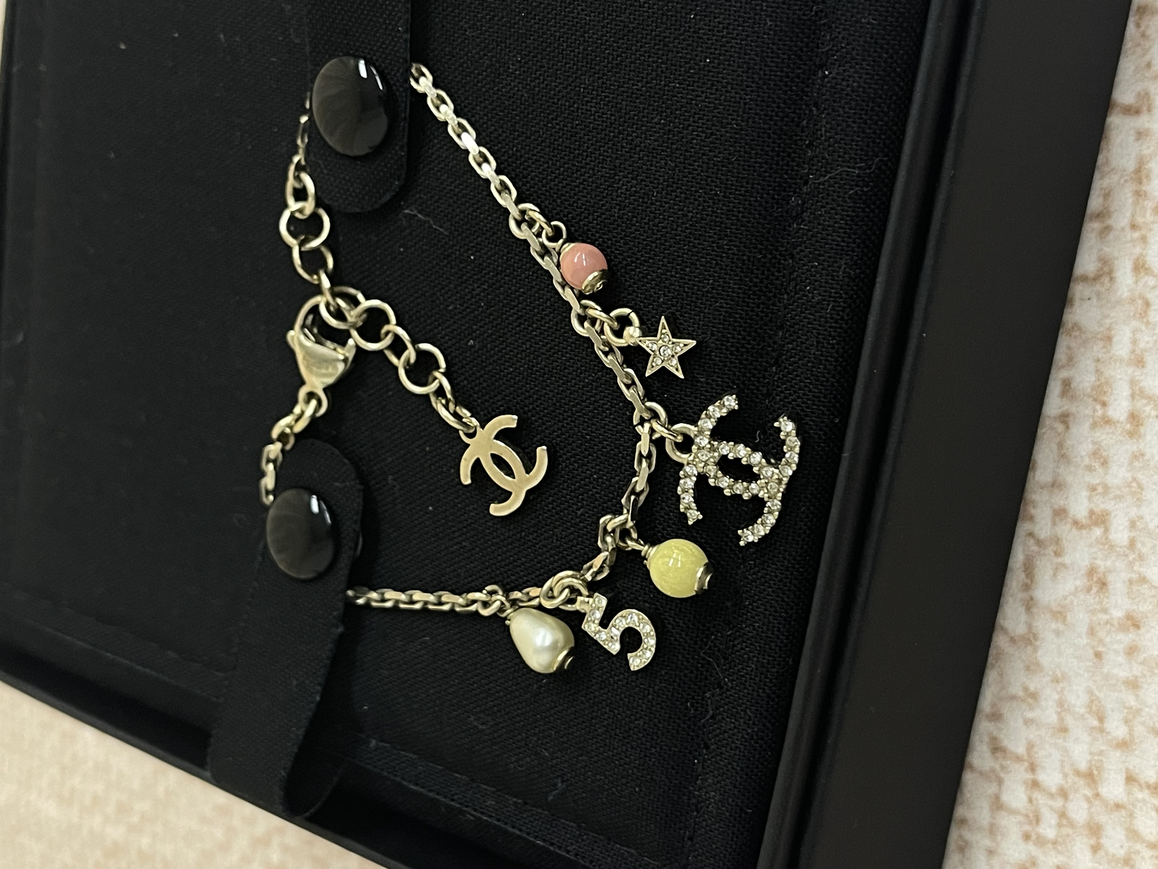 Pre-owned Chanel CC Logo No.5 Bracelet / Product Code: 26040555