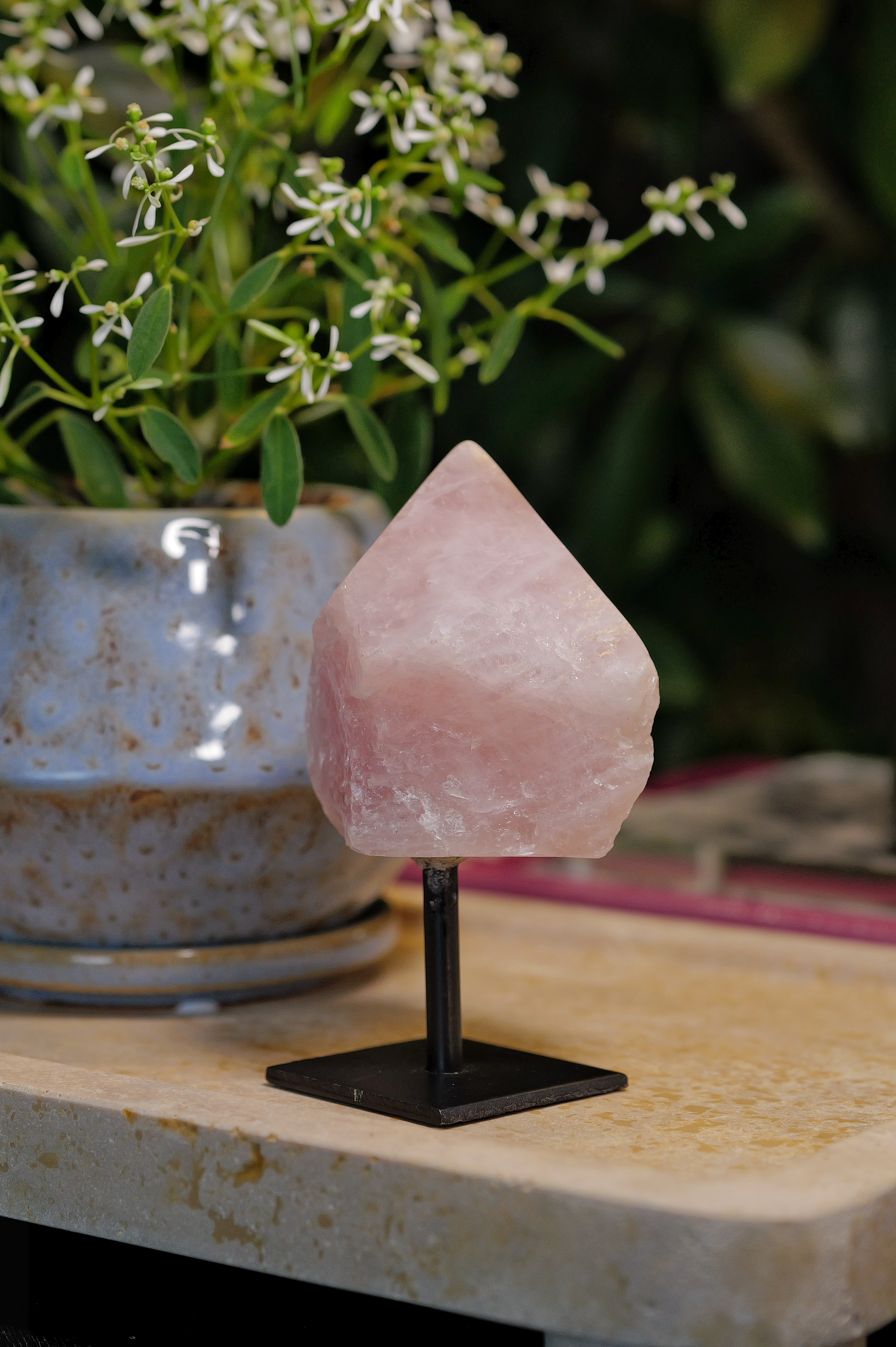 ༒11.2cm半打磨原石 粉水晶連托架擺件༒ RQ.8027C15G3JJ-RA30*ANN