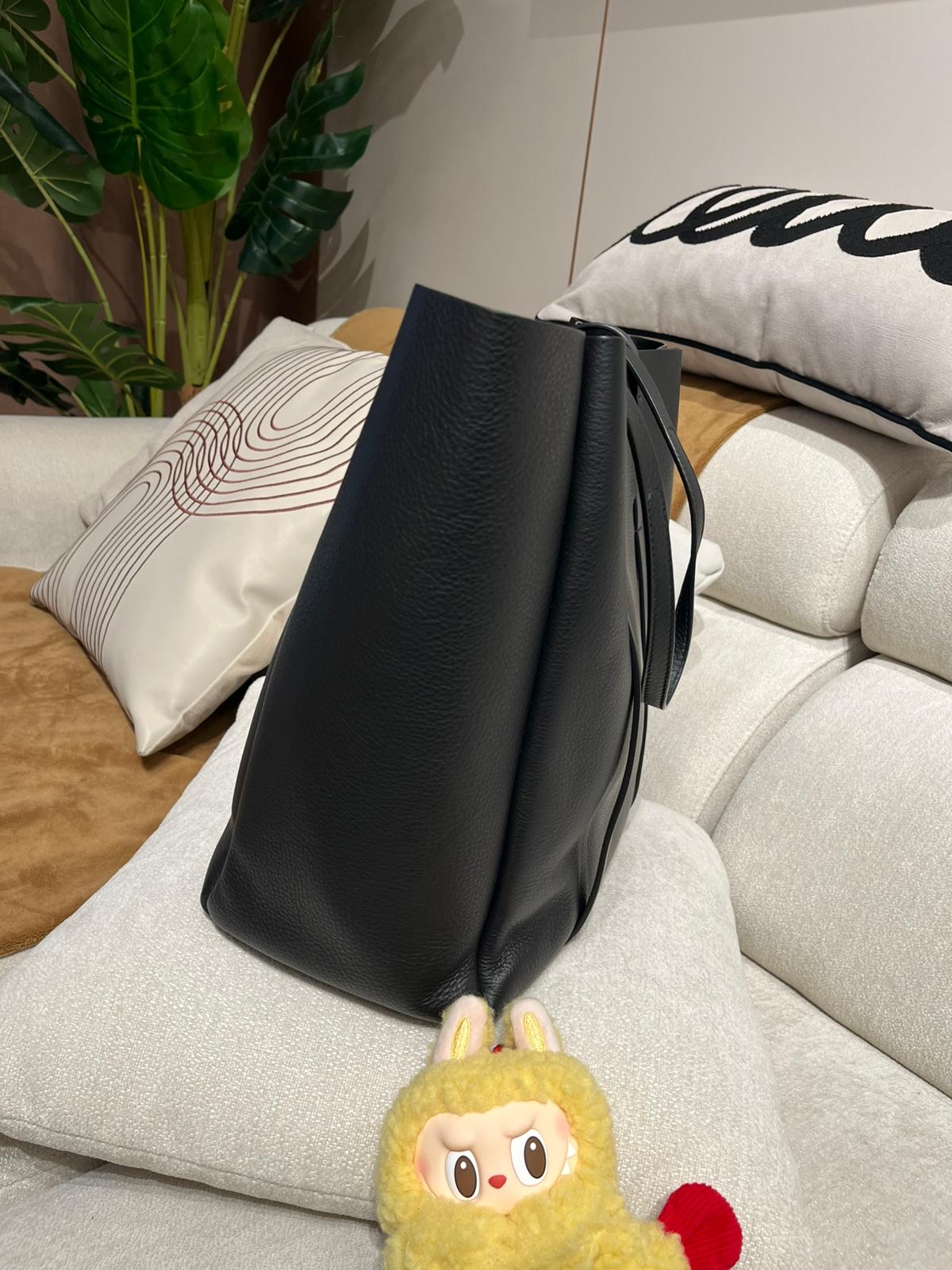 Balenciaga Everyday Tote Bag Black Calfskin 100%Authentic, 98%New ✅Dust bag