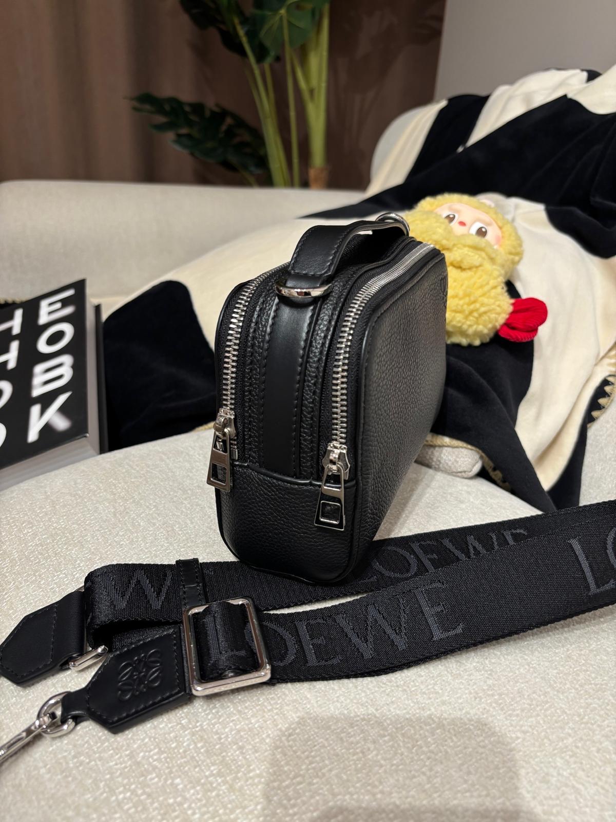 Loewe camera bag calfskin 100%Authentic, 98%new ✅strap✅Dust bag