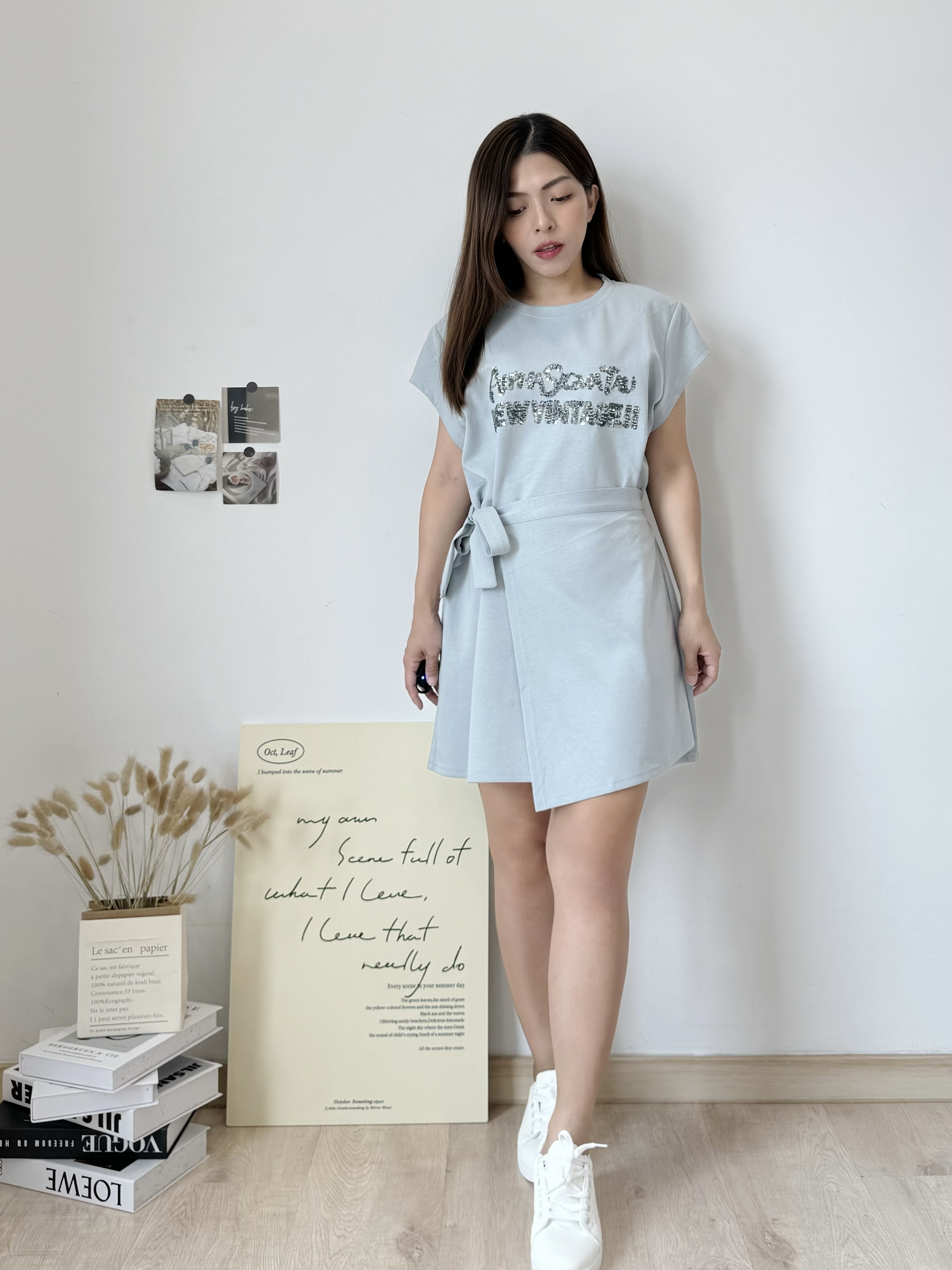 Avery Sequin Logo Tie A-line Dress 韩系亮片字母A字系带连衣裙 ( 2 colours )