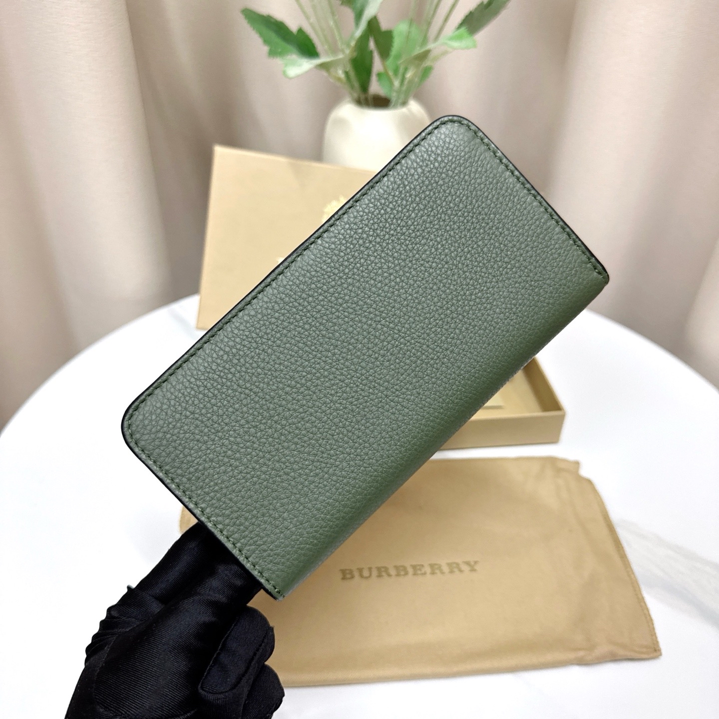 【預訂貨品】閒置新⭐️  Burberry綠色長款銀包