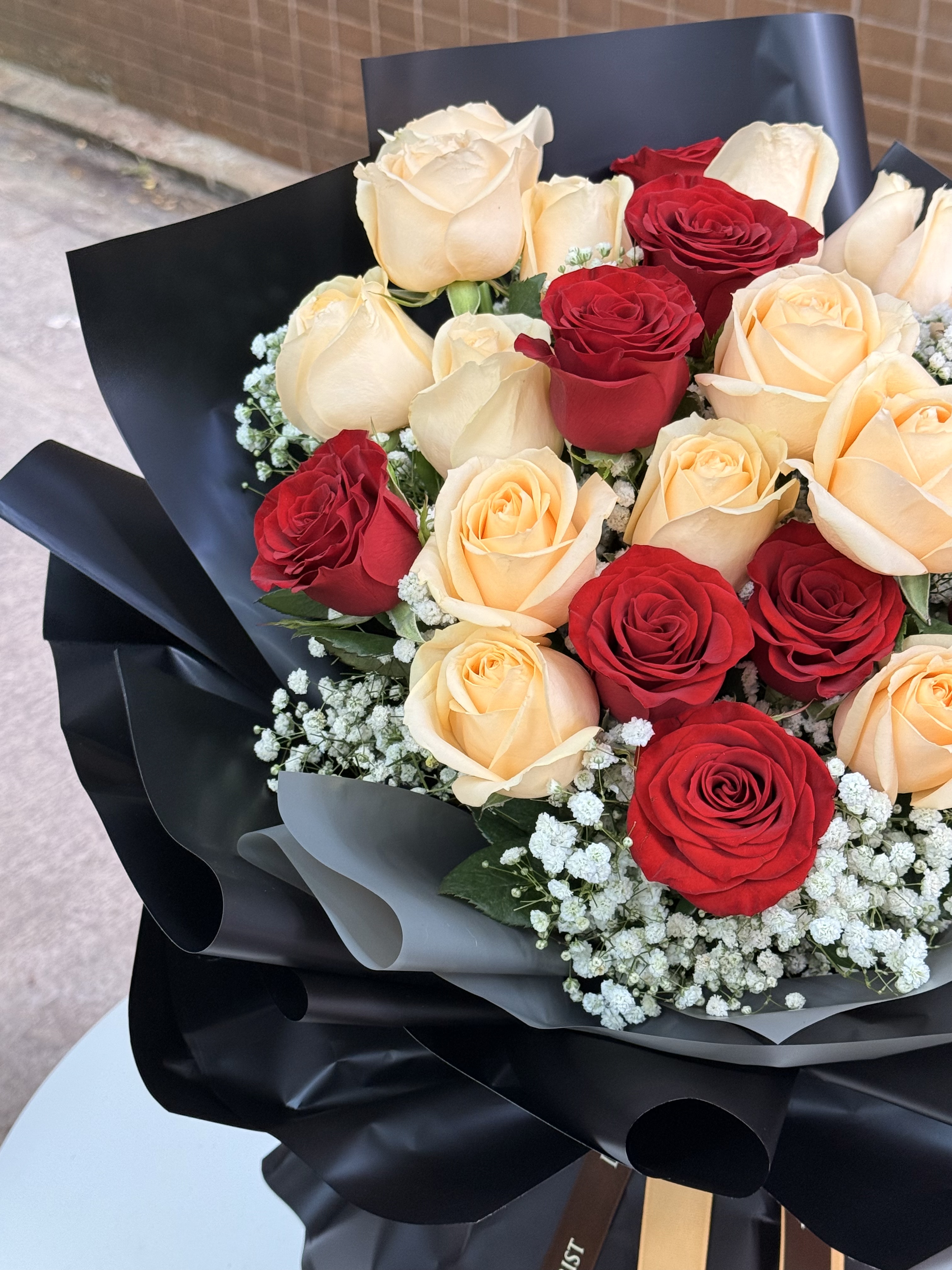 Loyal忠誠的愛-28枝(浪漫香檳)