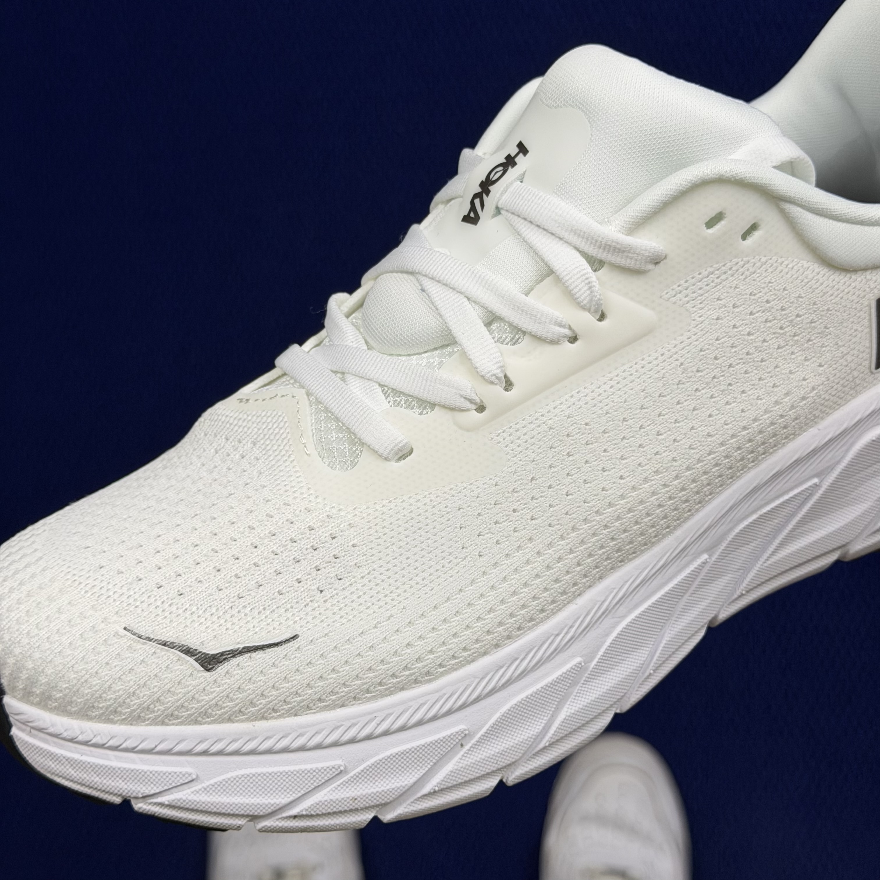 Hoka One One Arahi 7