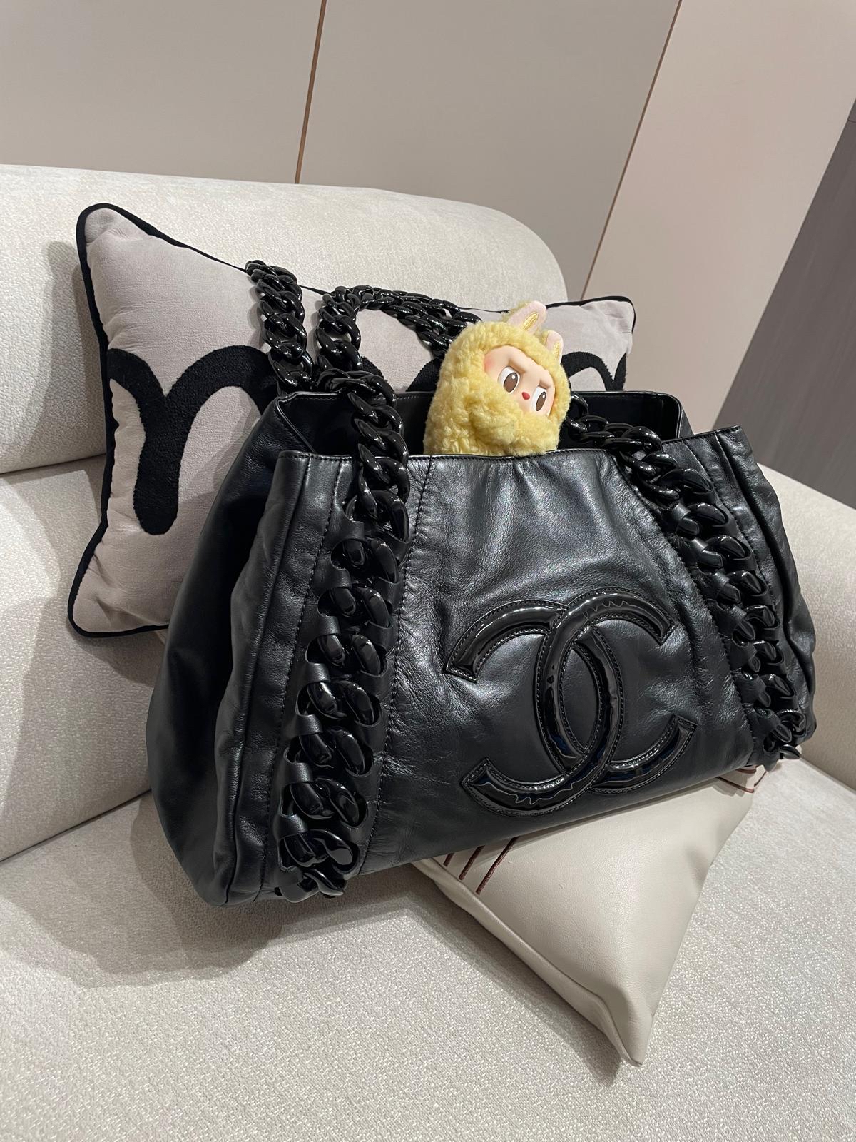 Chanel CC Logo Chain Shoulder Bag So Black 100%Authentic, 95%New ✅11貼✅Dust bag