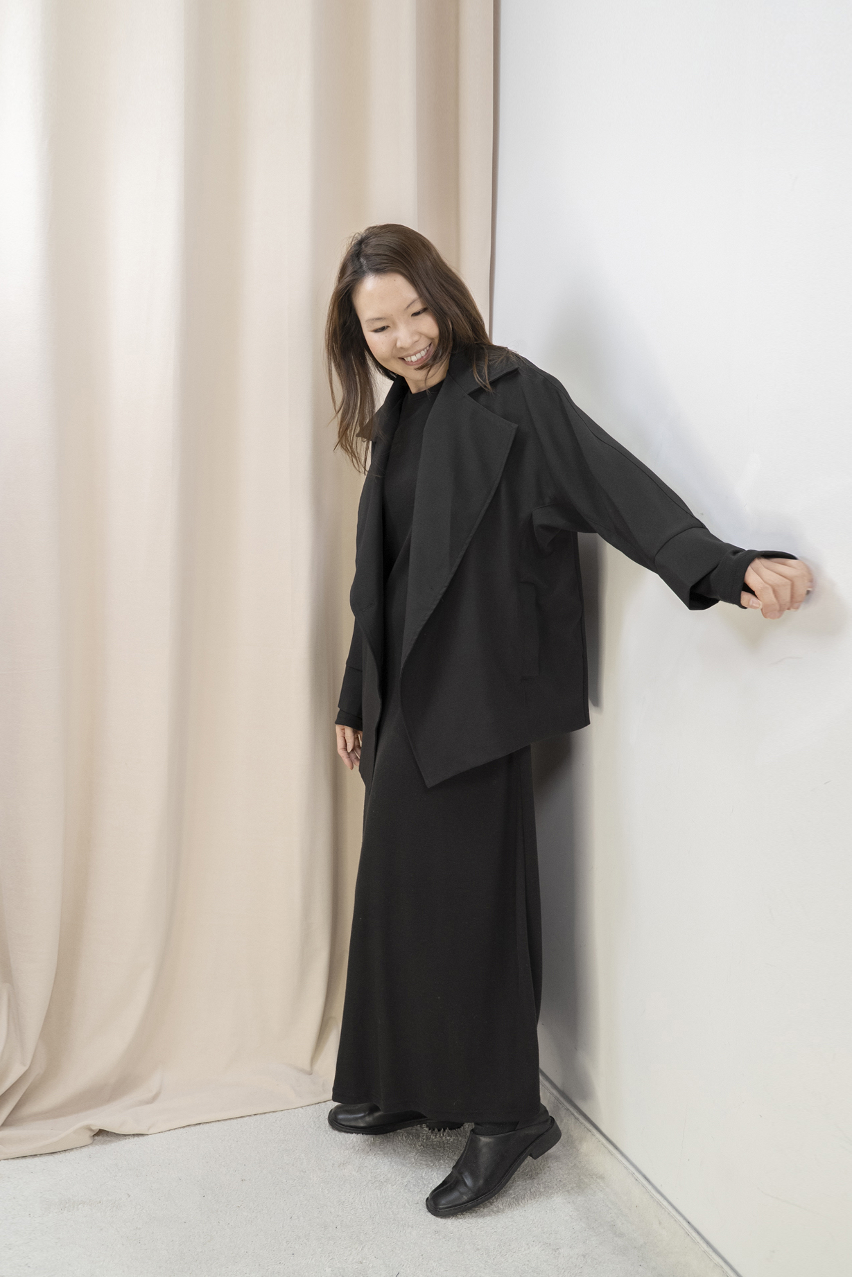 柔軟針織長版連身裙（黑色）