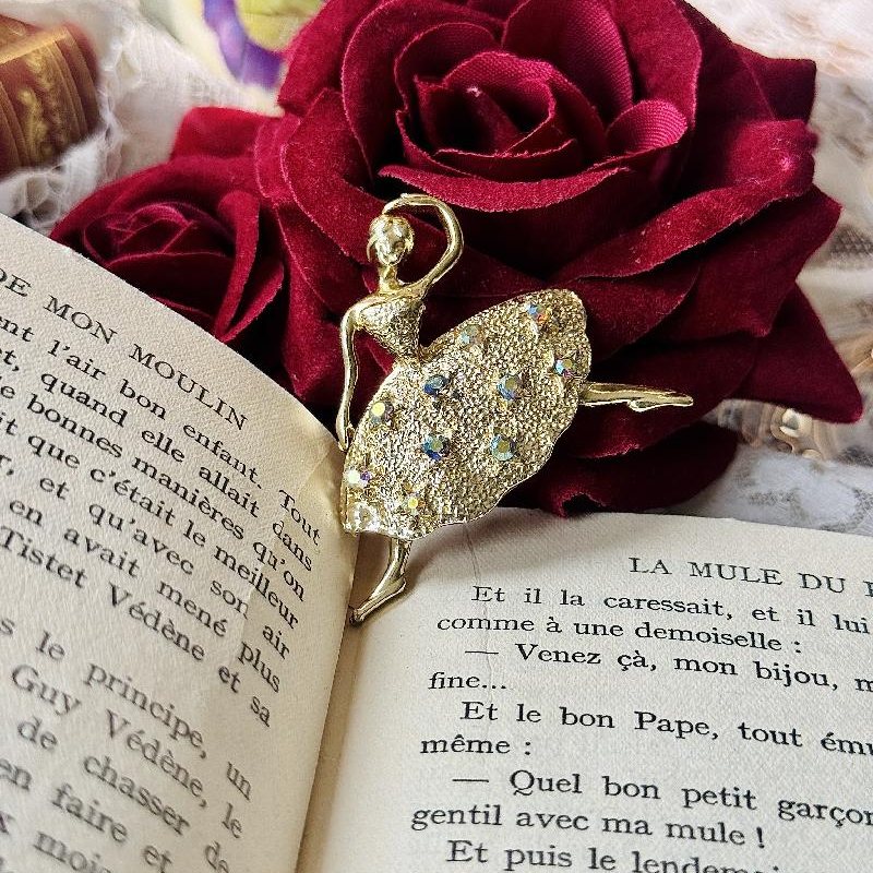 Vintage Champagne Gold Aurora Borealis Rhinestone Studded Ballerina Brooch(MT2364)