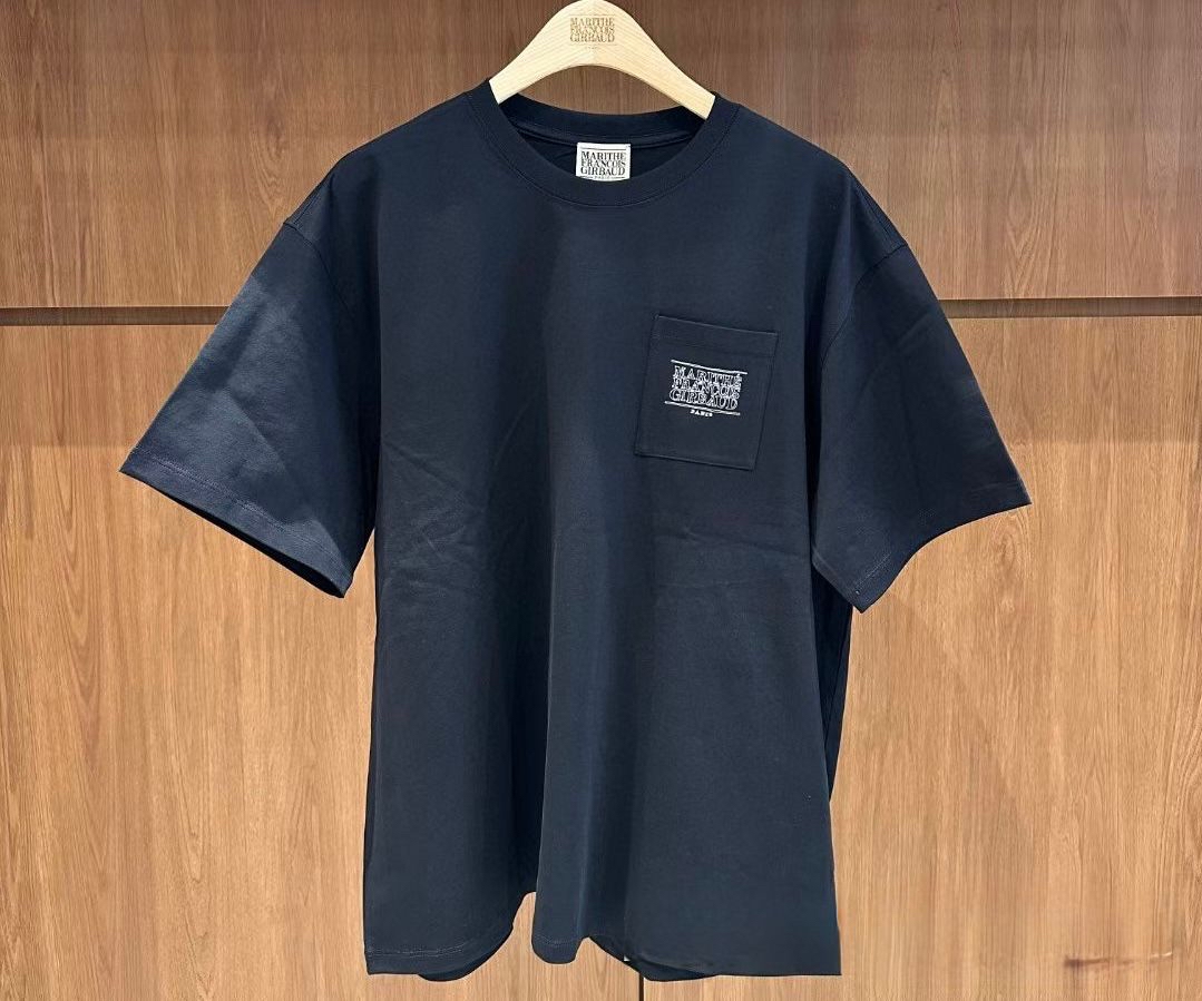 *🇰🇷韓國直送MARITHE FRANCOIS GIRBAUD 🇰🇷韓國專門店/免稅店 DOODLE CLASSIC LOGO POCKET TEE男女同款 折扣優惠💕*