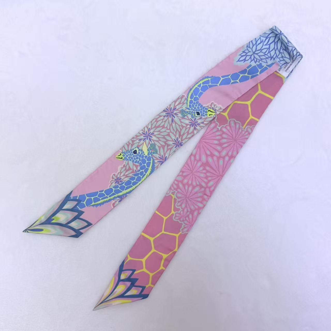 Hermès 粉色底拼長頸鹿圖案
