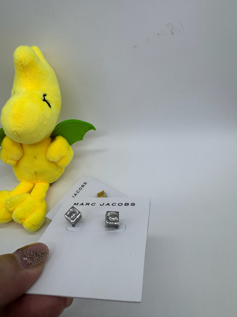 😎😎就係與別不同嘅Marc Jacobs 骰仔型金銀色閃令令🤩耳環現貨🇺🇸✈️🇨🇦